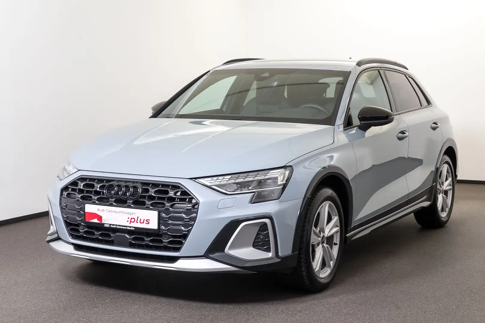 Audi A3 35 TFSI S tr. MATRIX RFK SONOS NAVI Grijs - 2