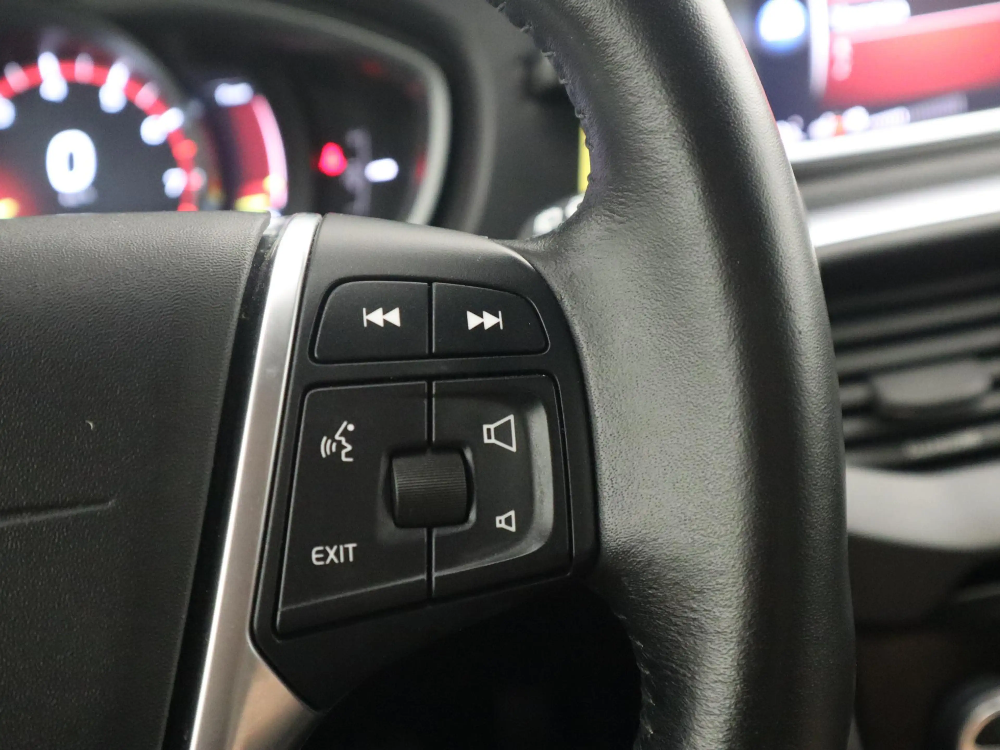 Volvo V40 2.0 T2 Nordic+ FULL LED / STANDKACHEL / STOELVERW — photo 33