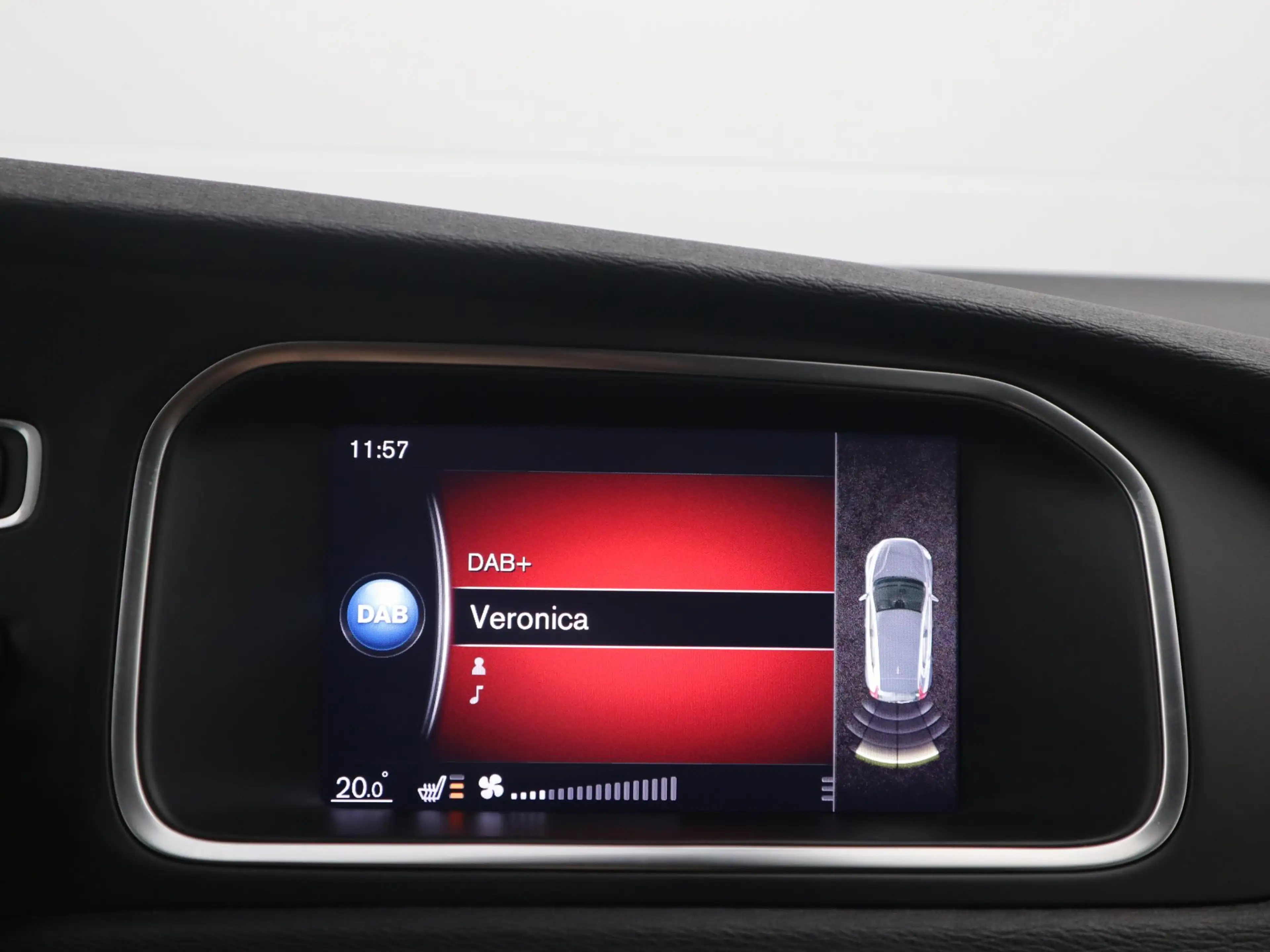 Volvo V40 2.0 T2 Nordic+ FULL LED / STANDKACHEL / STOELVERW — photo 12