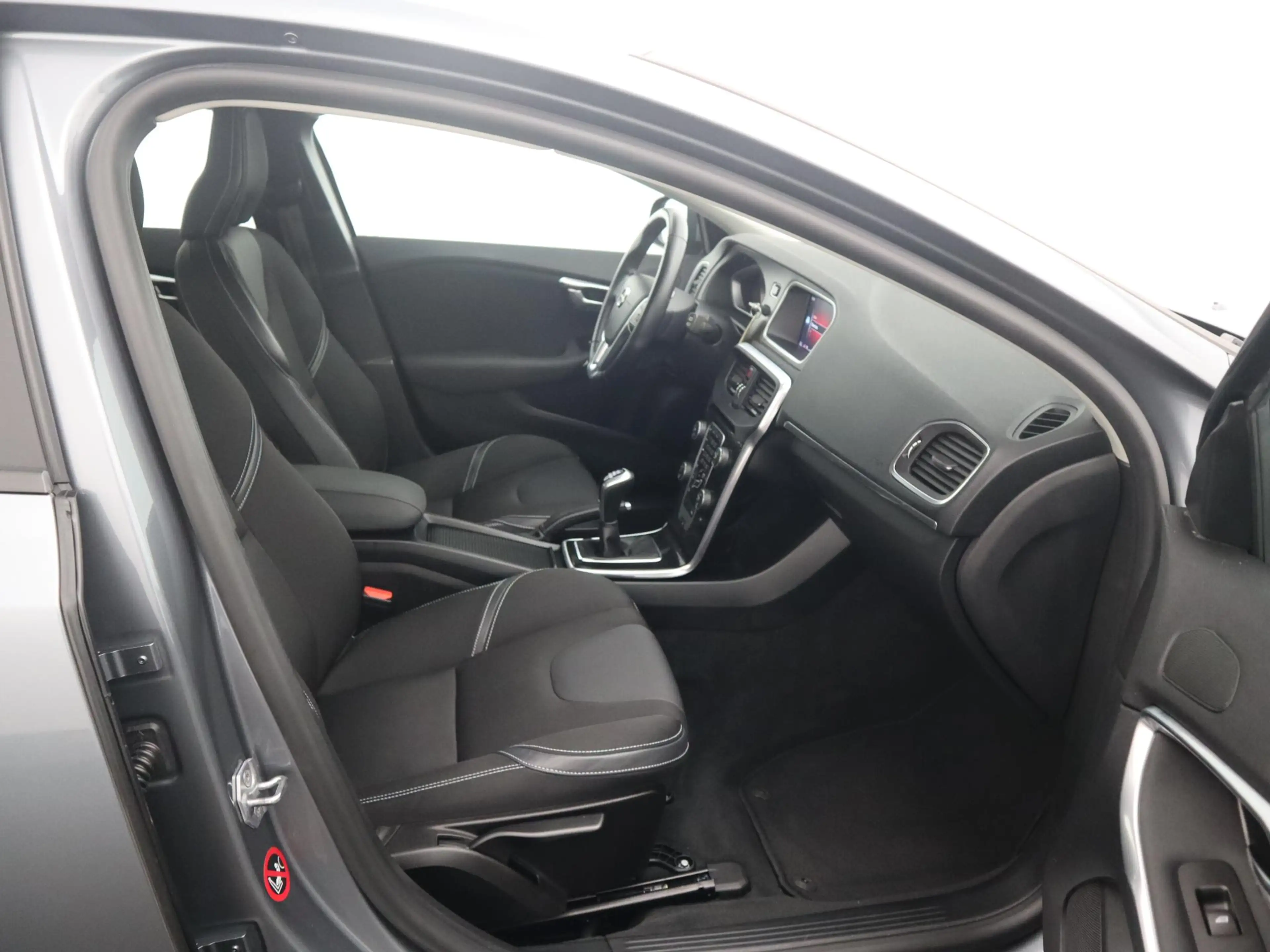 Volvo V40 2.0 T2 Nordic+ FULL LED / STANDKACHEL / STOELVERW — photo 41
