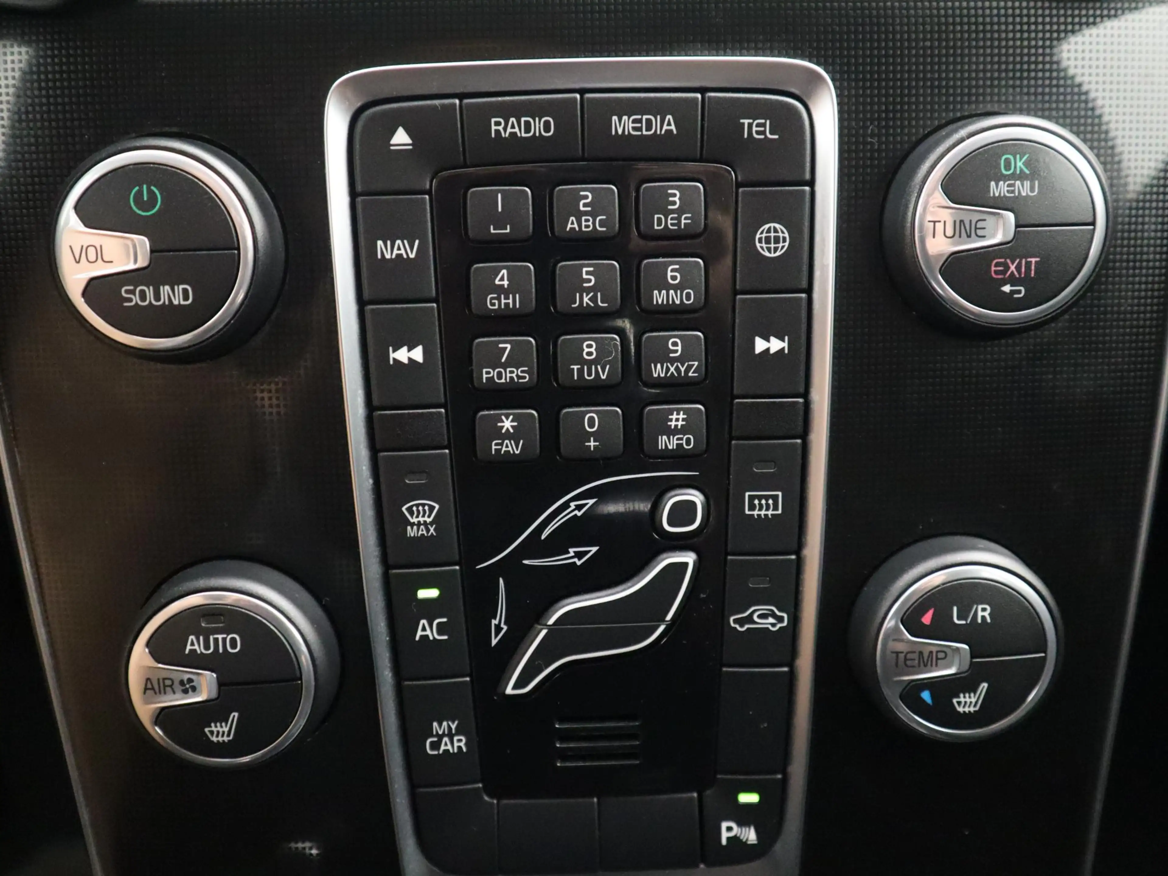 Volvo V40 2.0 T2 Nordic+ FULL LED / STANDKACHEL / STOELVERW — photo 25