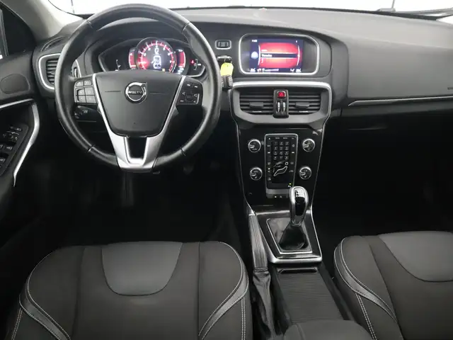 Volvo V40 view 8