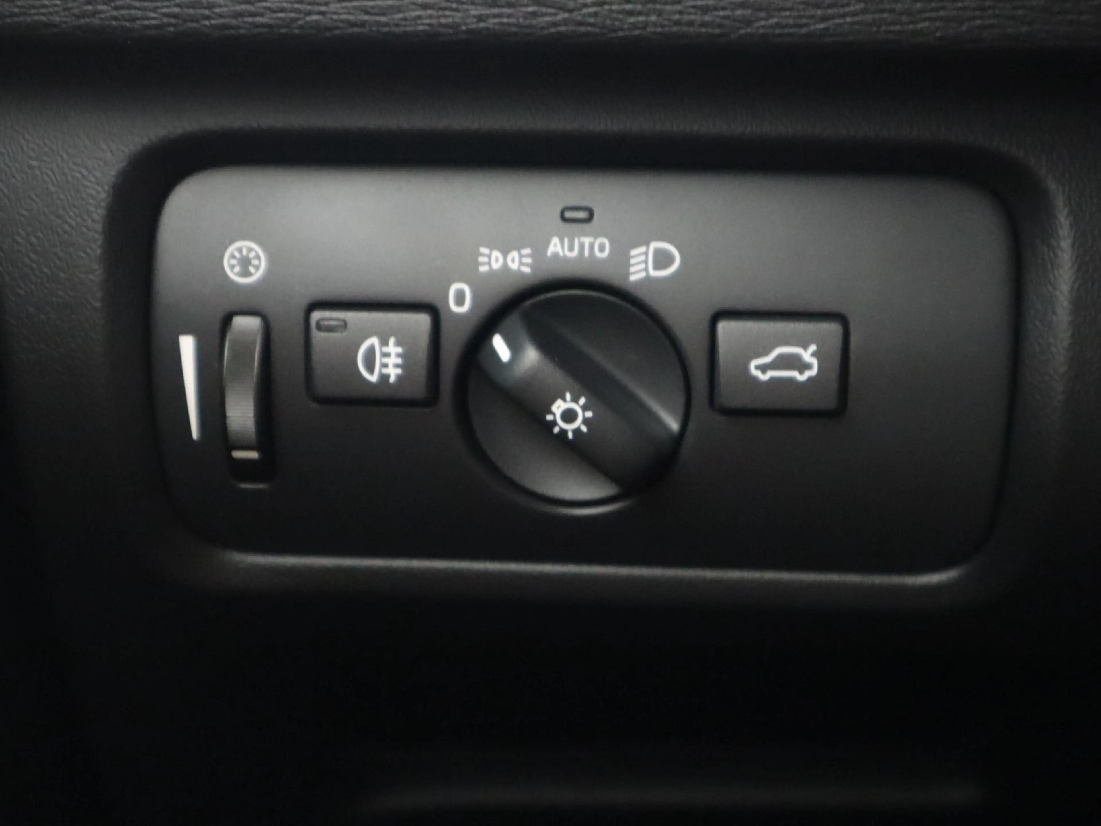 Volvo V40 2.0 T2 Nordic+ FULL LED / STANDKACHEL / STOELVERW — photo 35