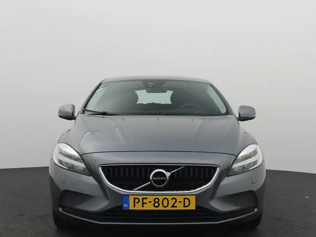 Volvo V40 view 18