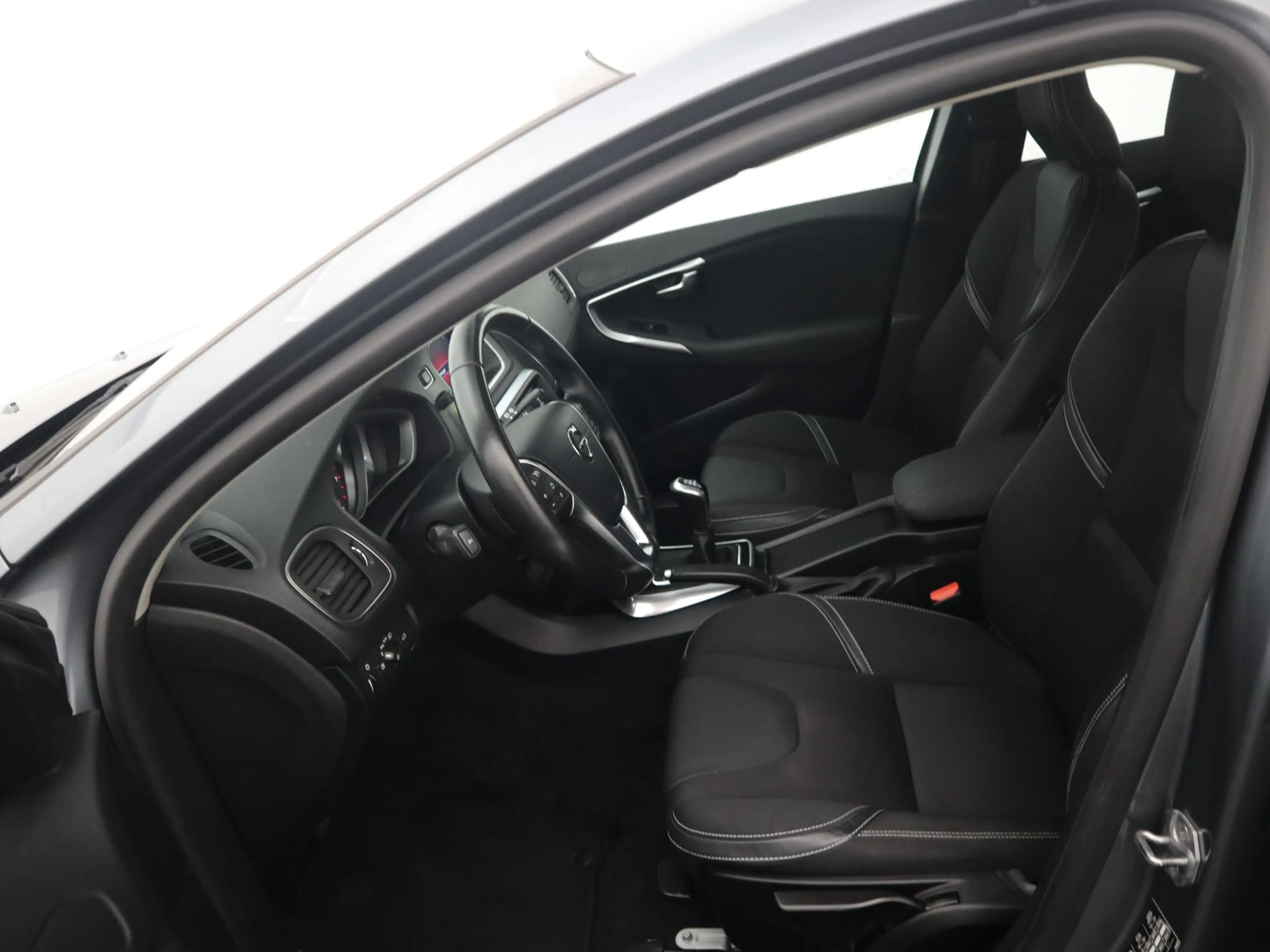 Volvo V40 2.0 T2 Nordic+ FULL LED / STANDKACHEL / STOELVERW — photo 20