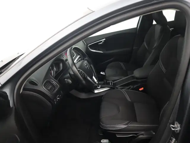 Volvo V40 view 20