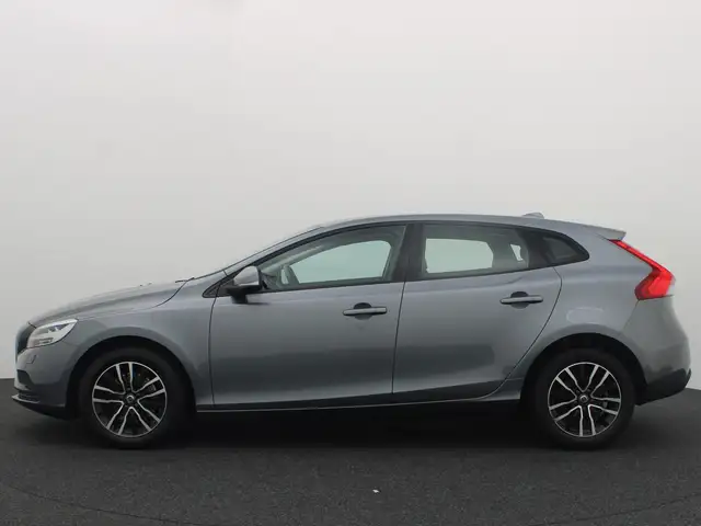 Volvo V40 view 2