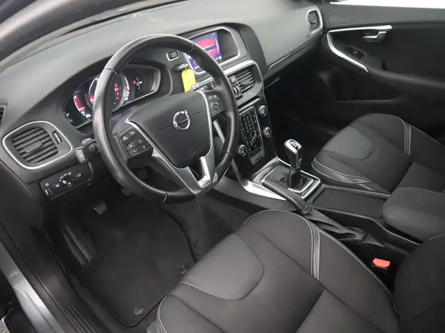 Volvo V40 view 9