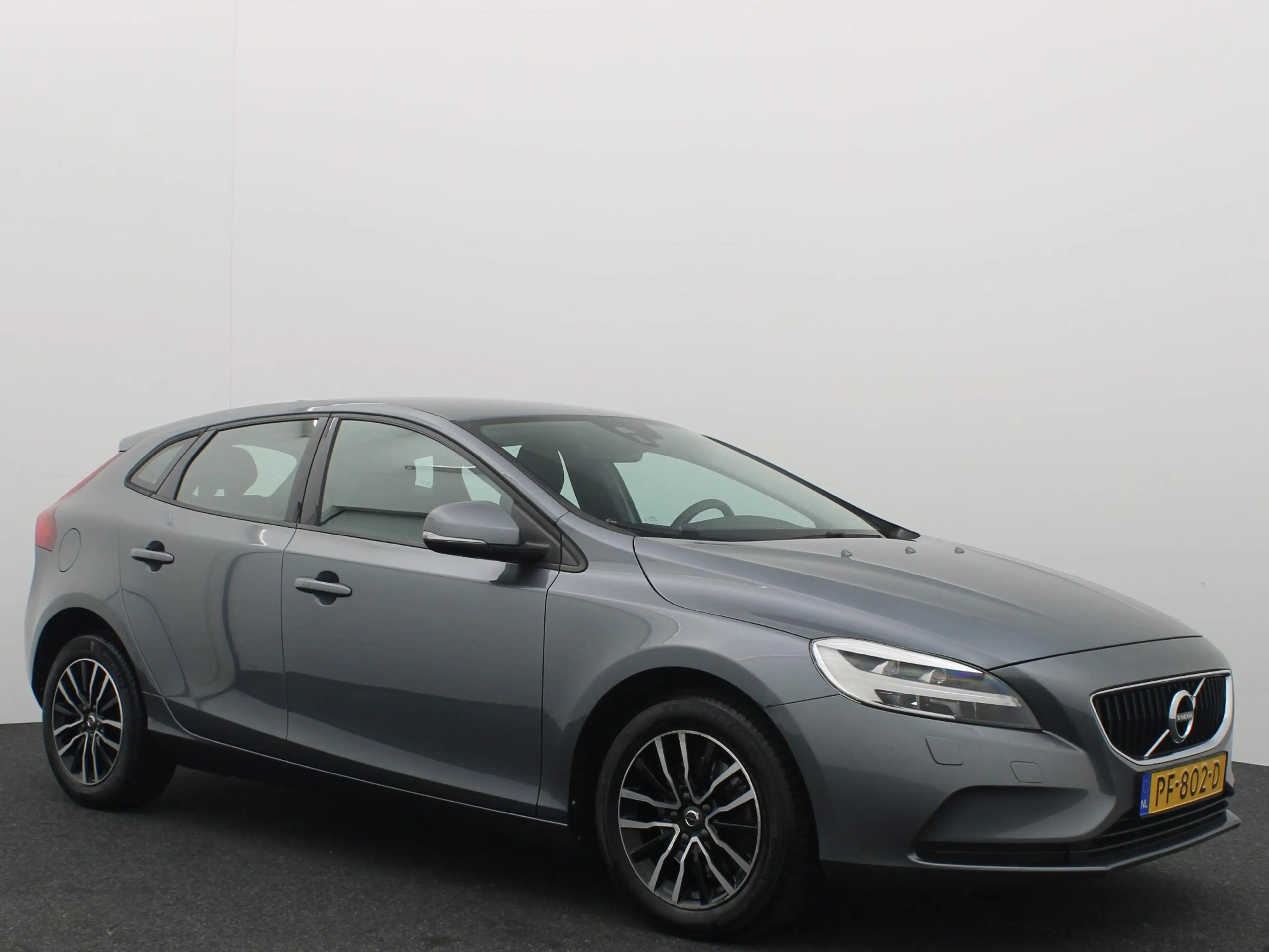 Volvo V40 2.0 T2 Nordic+ FULL LED / STANDKACHEL / STOELVERW — photo 17
