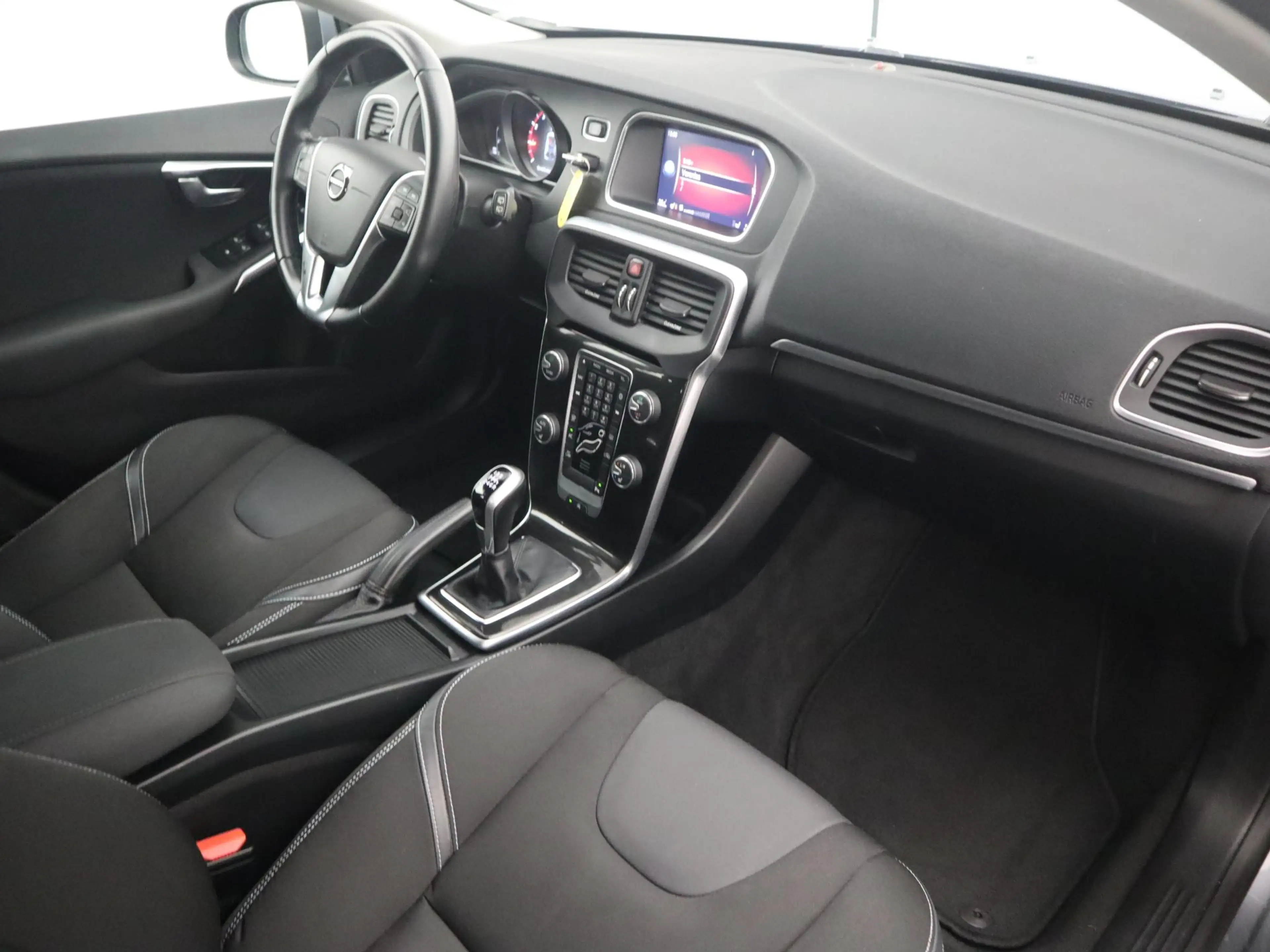 Volvo V40 2.0 T2 Nordic+ FULL LED / STANDKACHEL / STOELVERW — photo 40