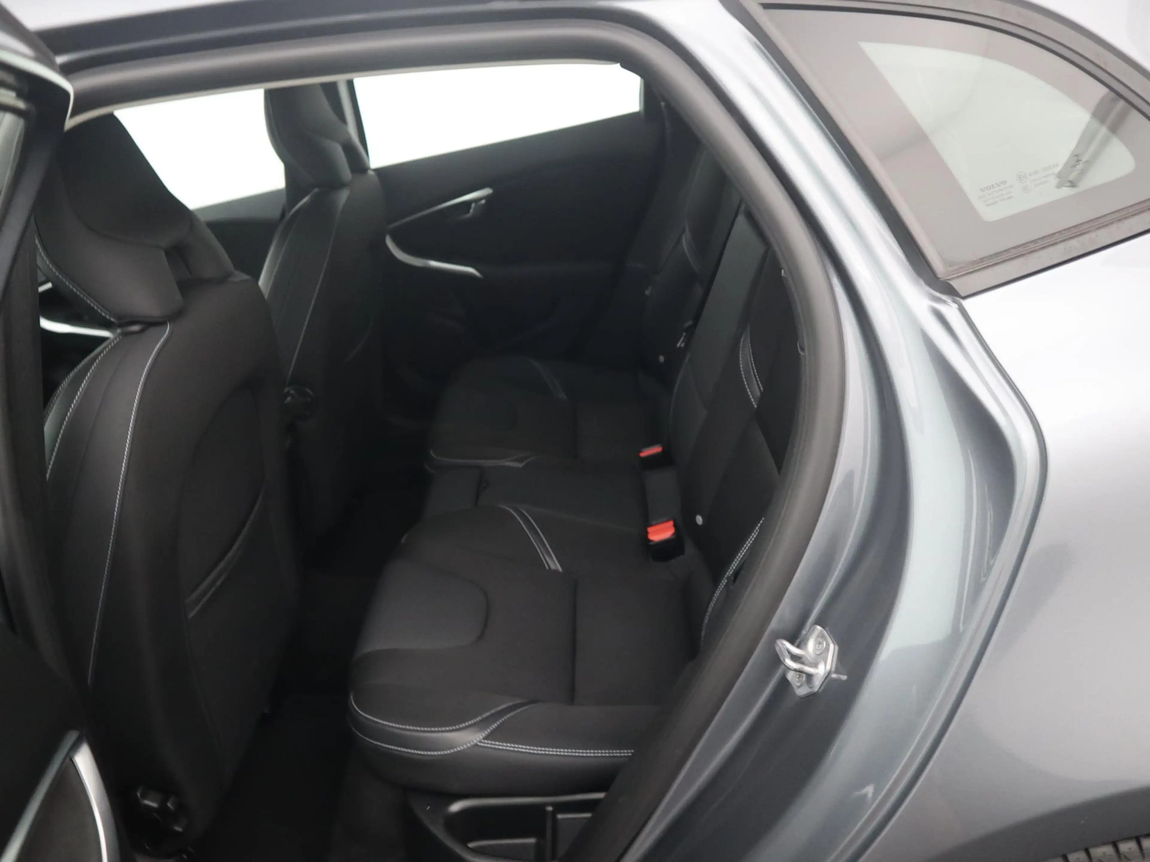 Volvo V40 2.0 T2 Nordic+ FULL LED / STANDKACHEL / STOELVERW — photo 38