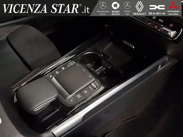 Mercedes-Benz GLB view 11