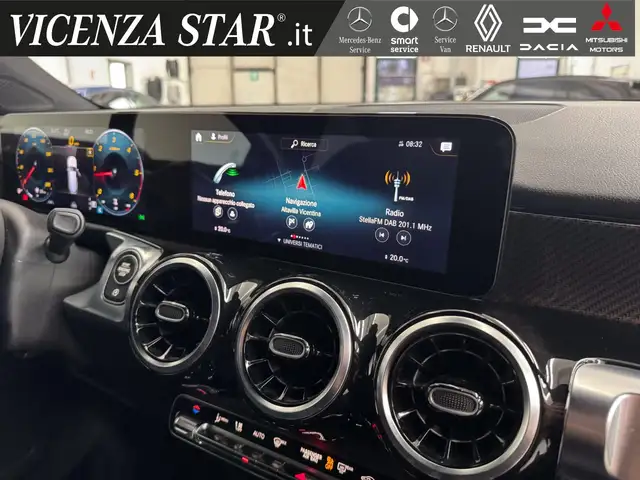 Mercedes-Benz GLB view 10