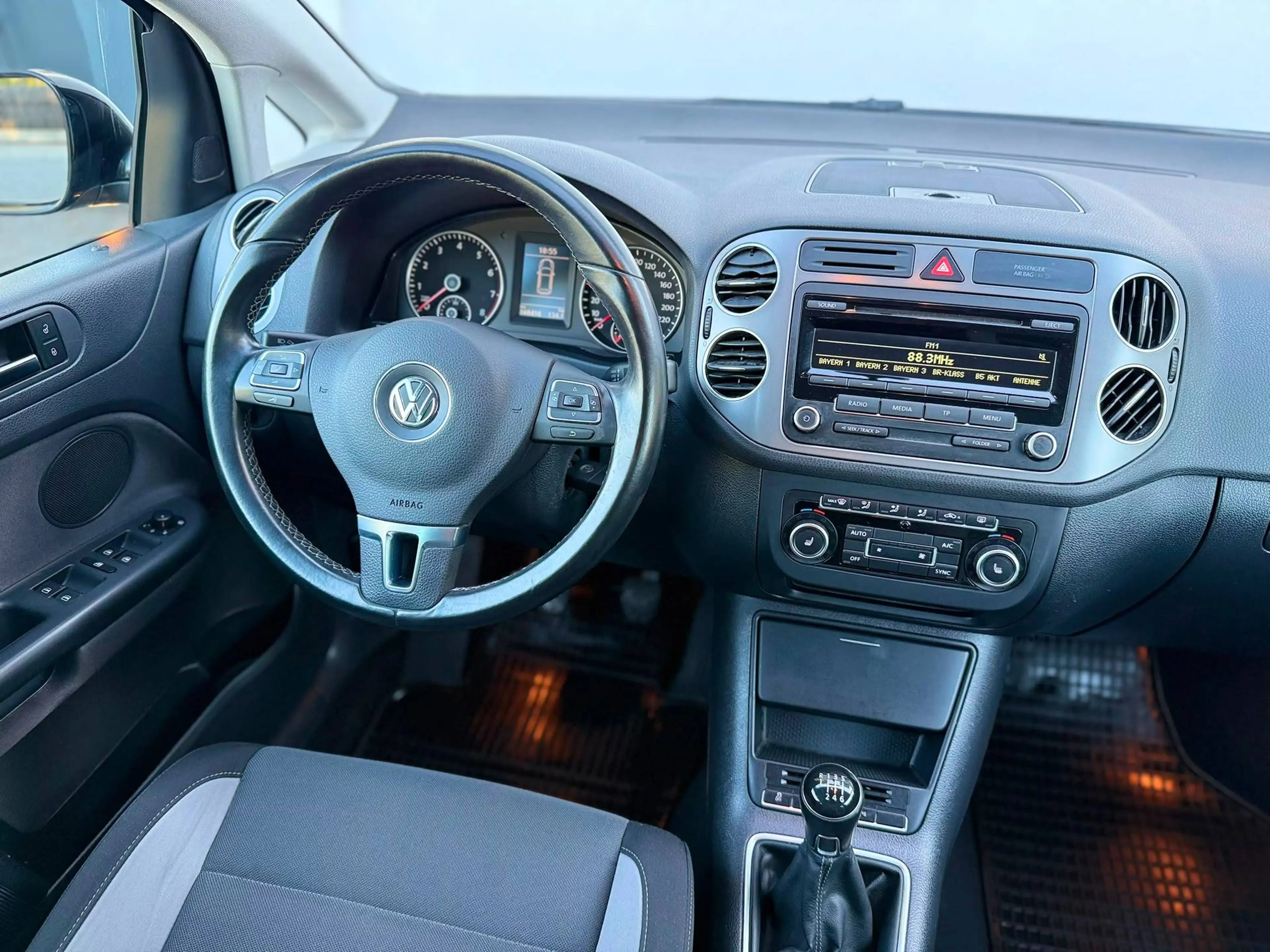 Volkswagen Golf Plus Life — photo 14