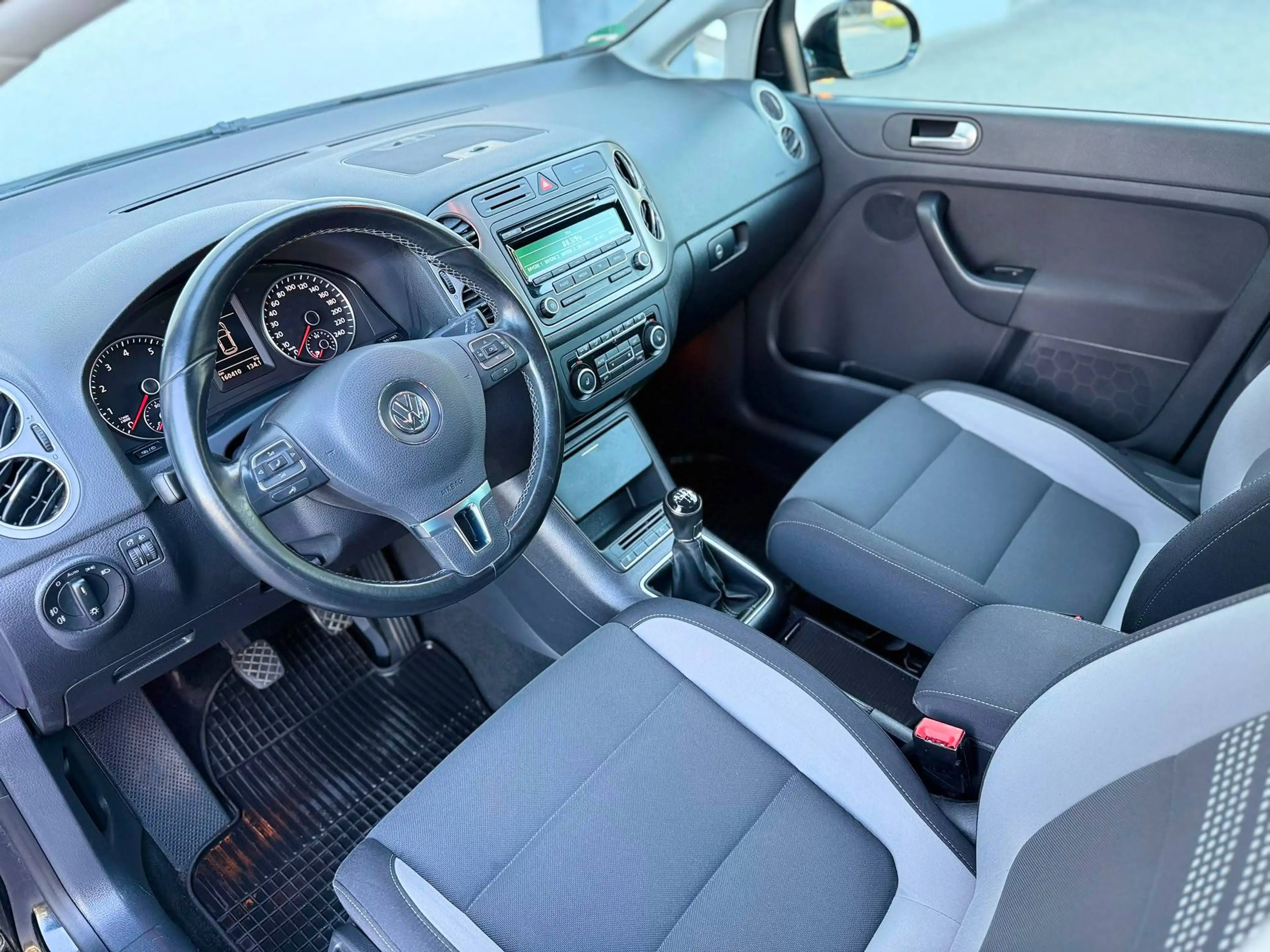 Volkswagen Golf Plus Life — photo 9