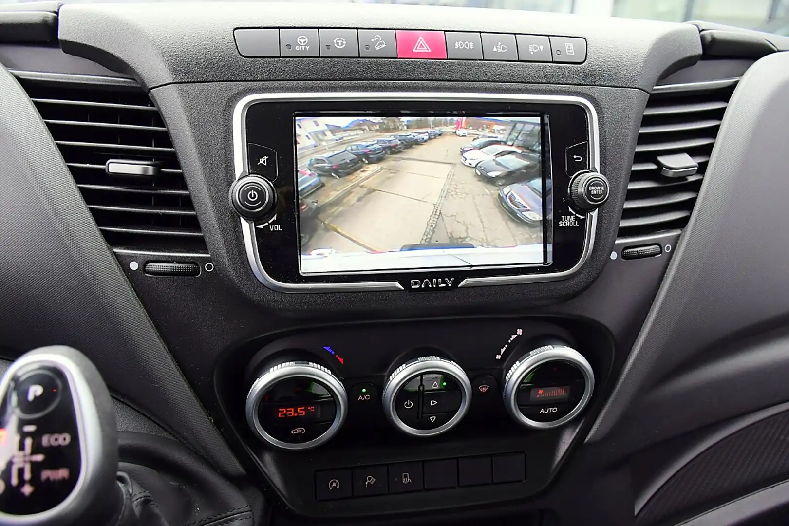 Iveco Daily Daily 35S14EA8V 3520 HD Weiß - 2