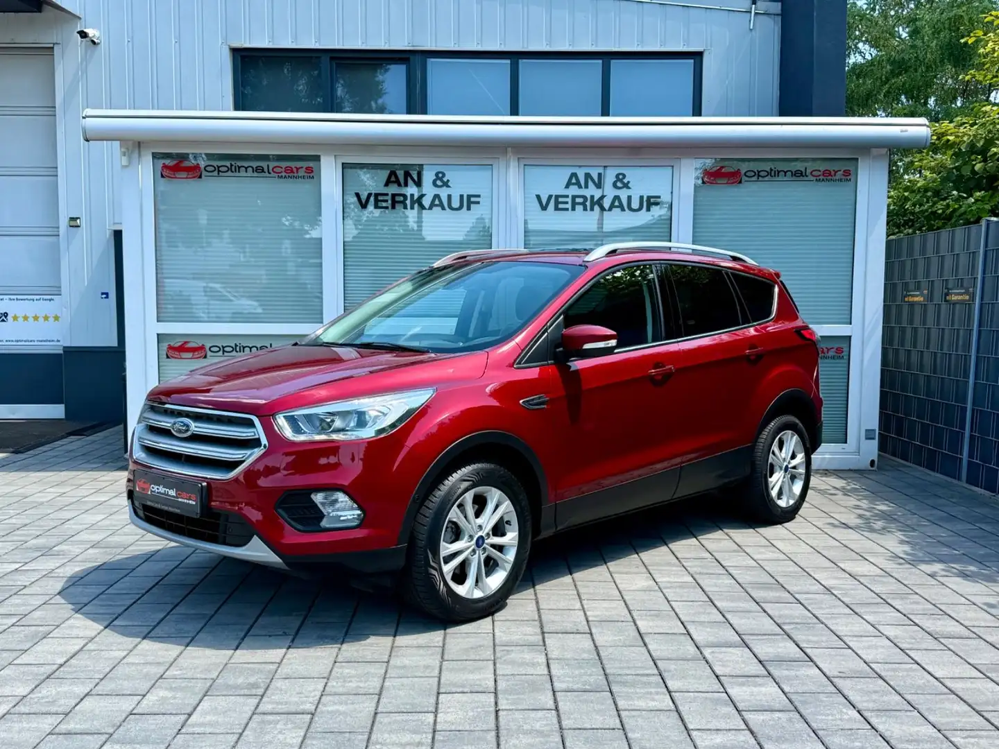 Ford Kuga 1.5 Titanium/2.Hand/AHK/Pano/Kamera/Temp Rouge - 1
