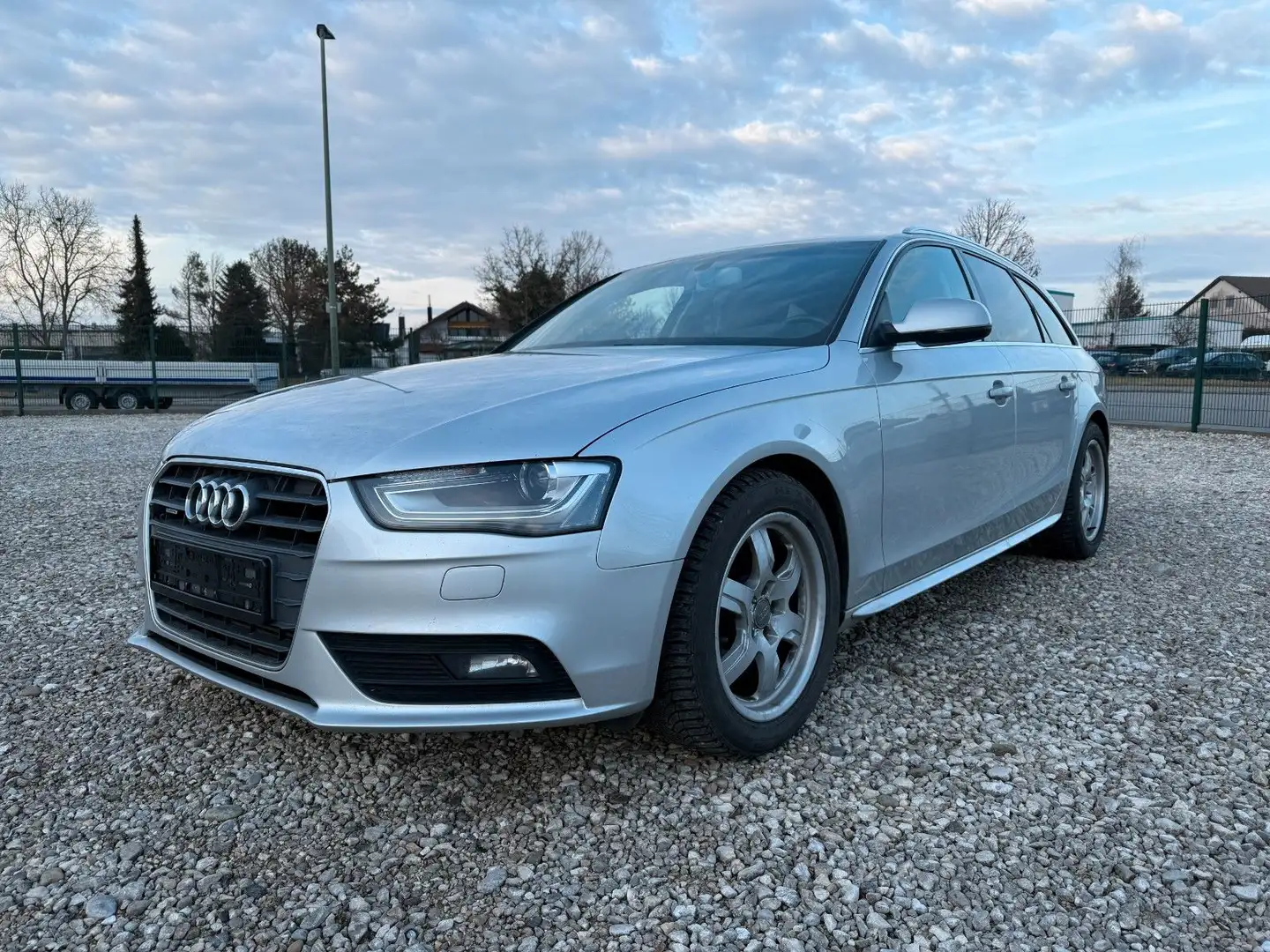 Audi A4 Avant  quattro EXPORT/NUR Gewerbe Silber - 1