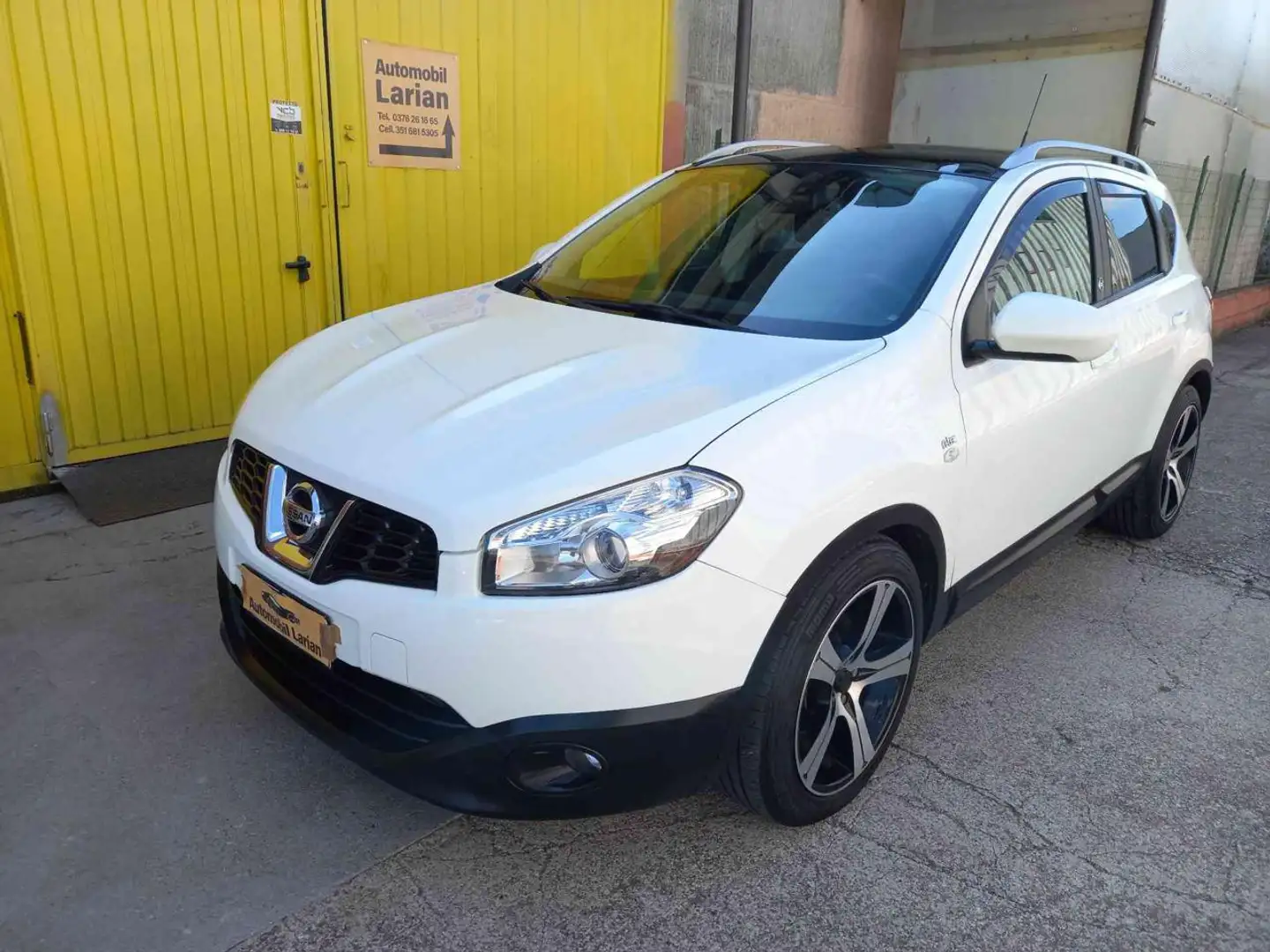 Nissan Qashqai 2.0 dCi DPF Visia 4x4 tetto panoramico Bianco - 2