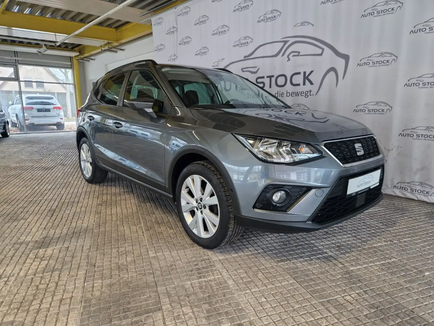SEAT Arona 1.0 TSI Style PDC Navi GRA Sitzheizung FSE Gris - 1