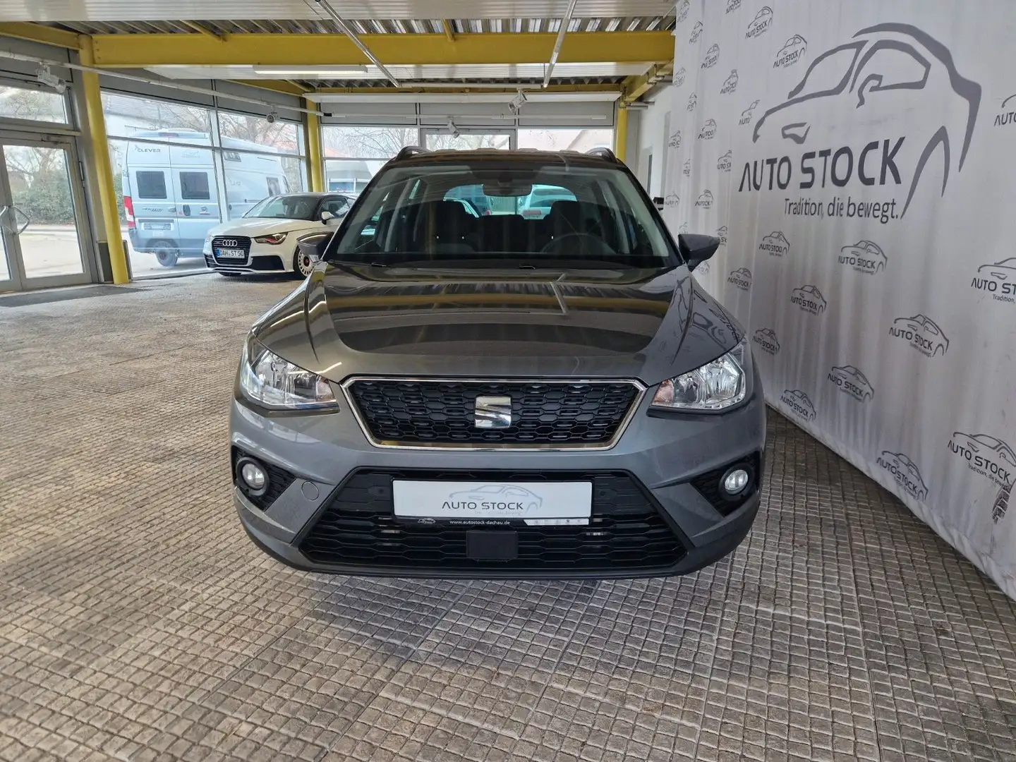 SEAT Arona 1.0 TSI Style PDC Navi GRA Sitzheizung FSE Gris - 2