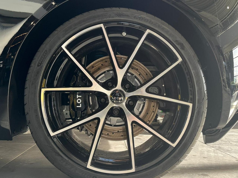 Lotus Emira V6 SE — photo 7