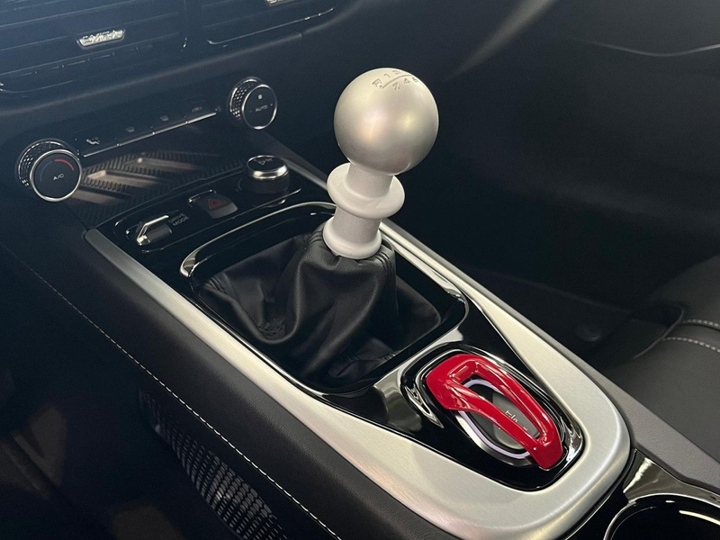 Lotus Emira V6 SE — photo 13