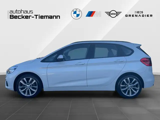 BMW 2 Series view 3