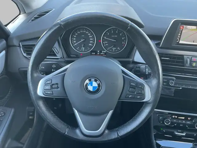 BMW 2 Series view 9