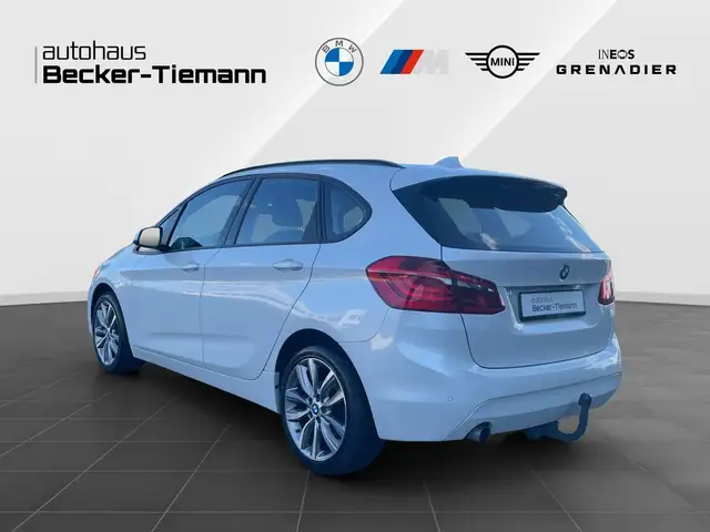 BMW 2 Series view 4