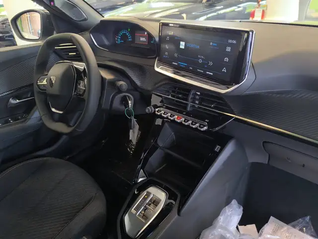 Peugeot 2008 view 12