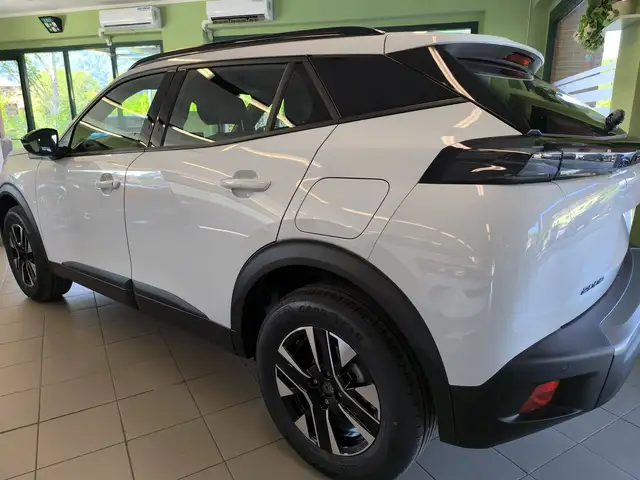 Peugeot 2008 view 9