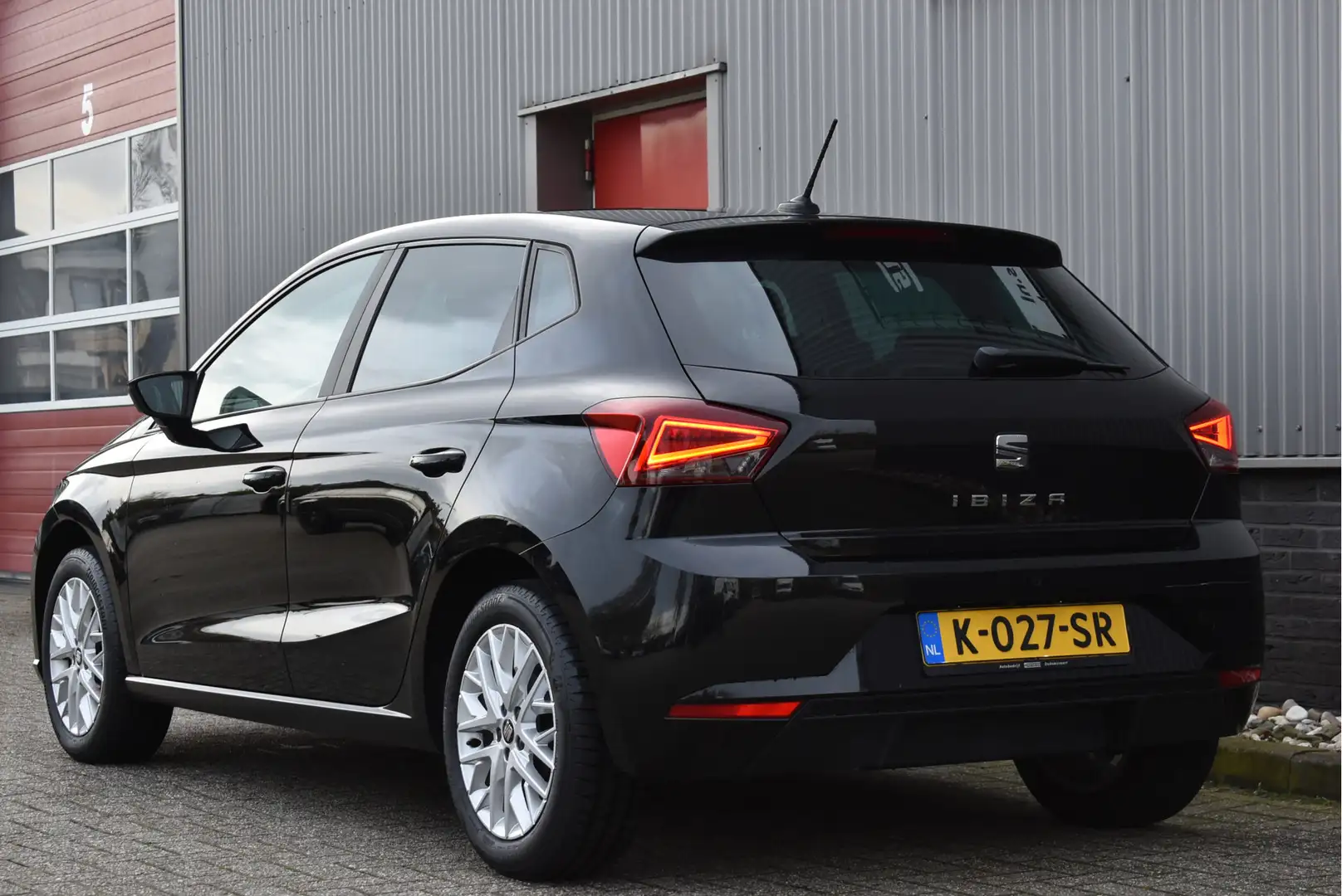 SEAT Ibiza 1.0 TSI Style Business Intense Plus NL-auto, N.A.P Zwart - 2