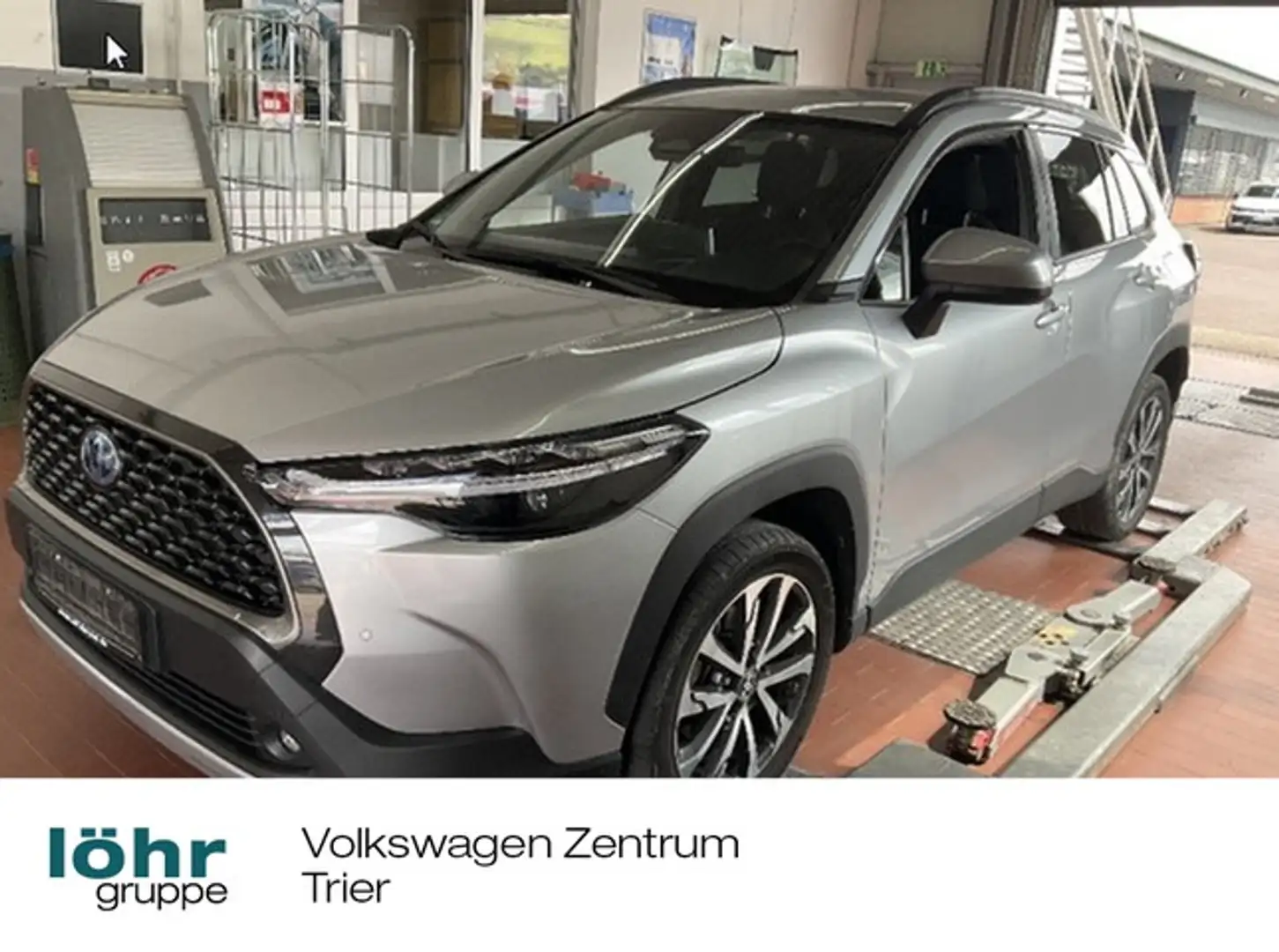 Toyota Corolla Cross 2.0 Hybrid Business Edition Navi Silber - 1