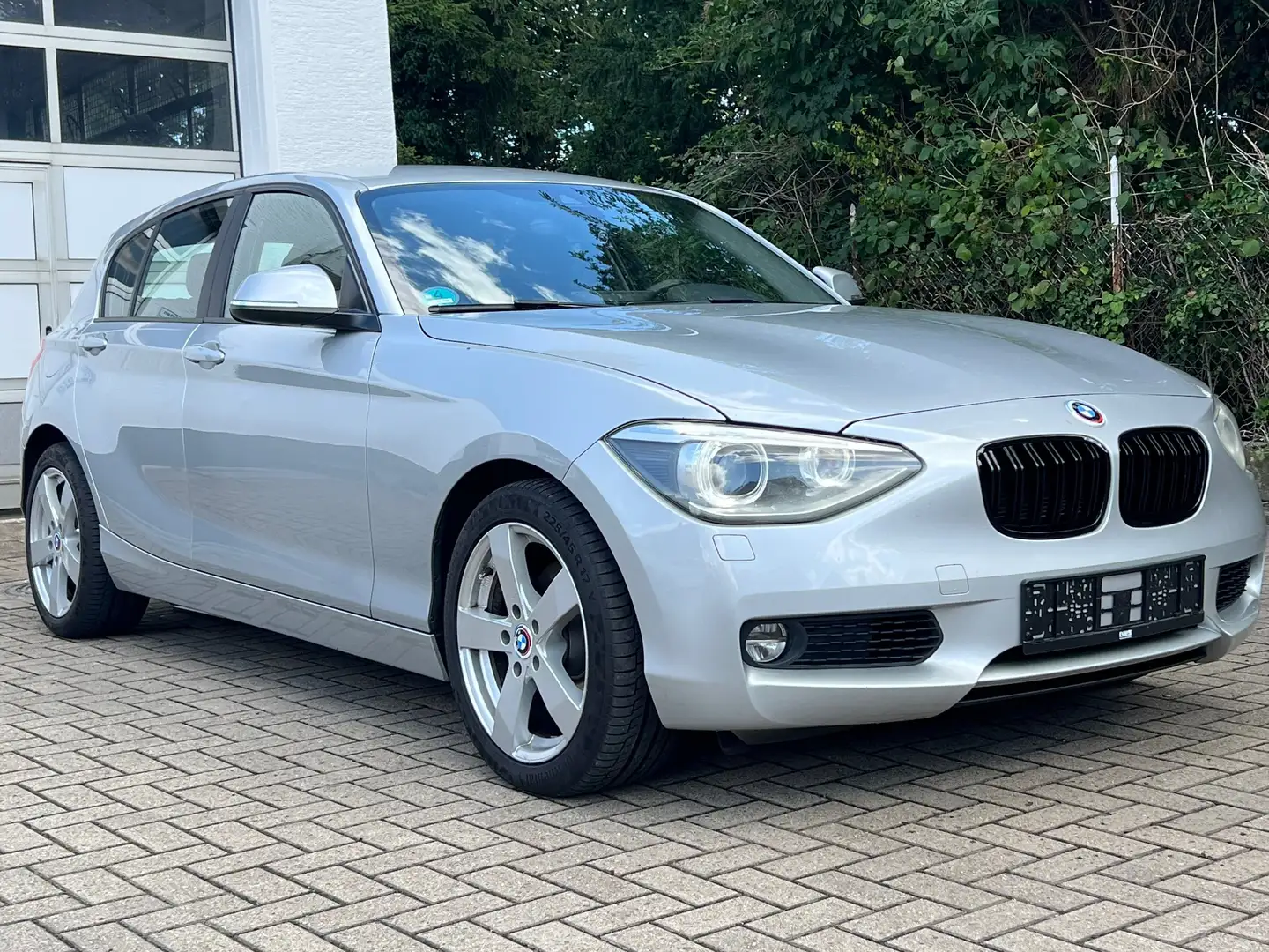 BMW 120 120d xDrive |Allrad| Inspektionspaket 06/2026 Gri - 1