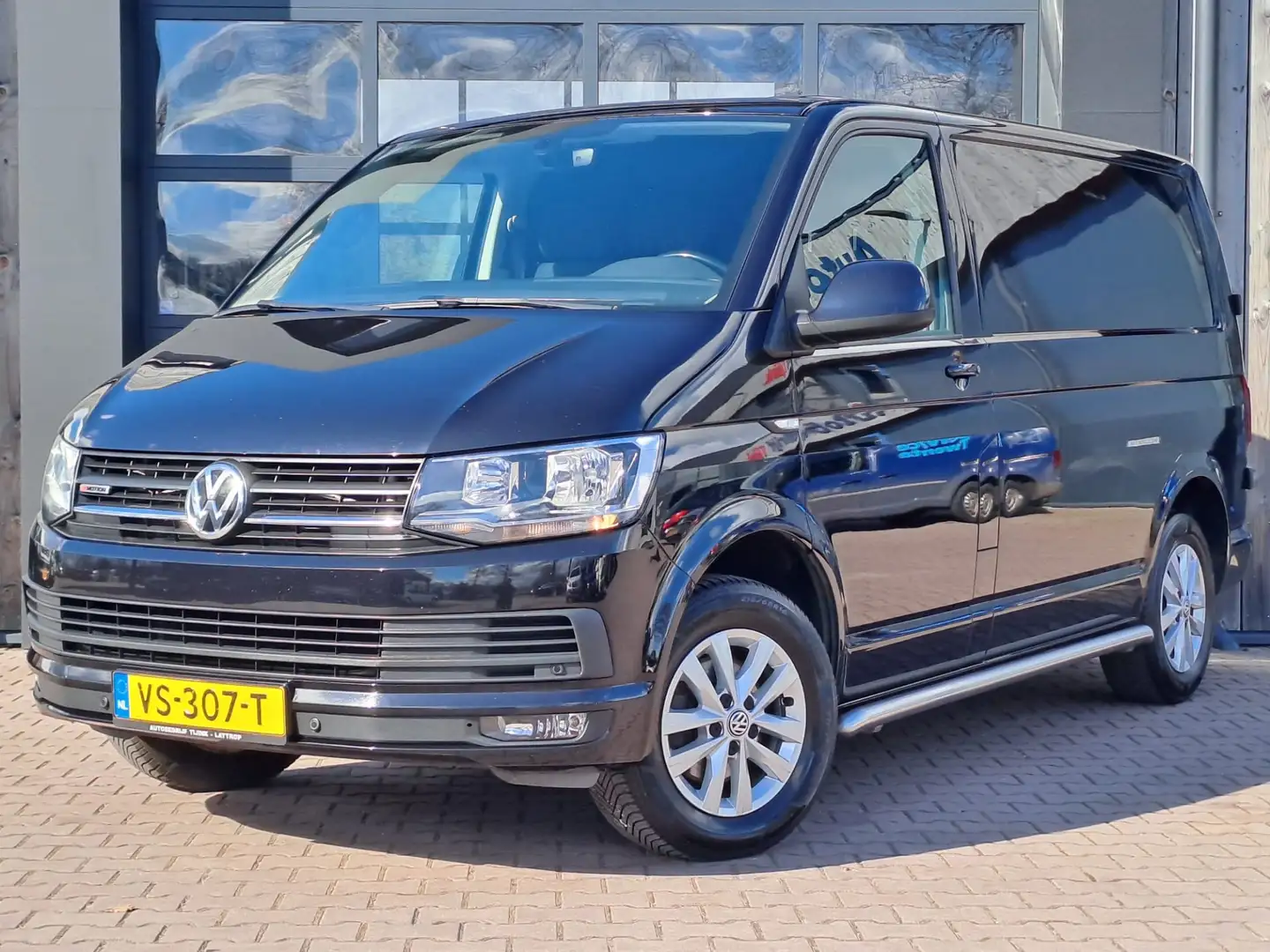 Volkswagen T6 Transporter 2.0 TDI L1H1 4MOTION Highline | Navi | Trekhaak | Negro - 1
