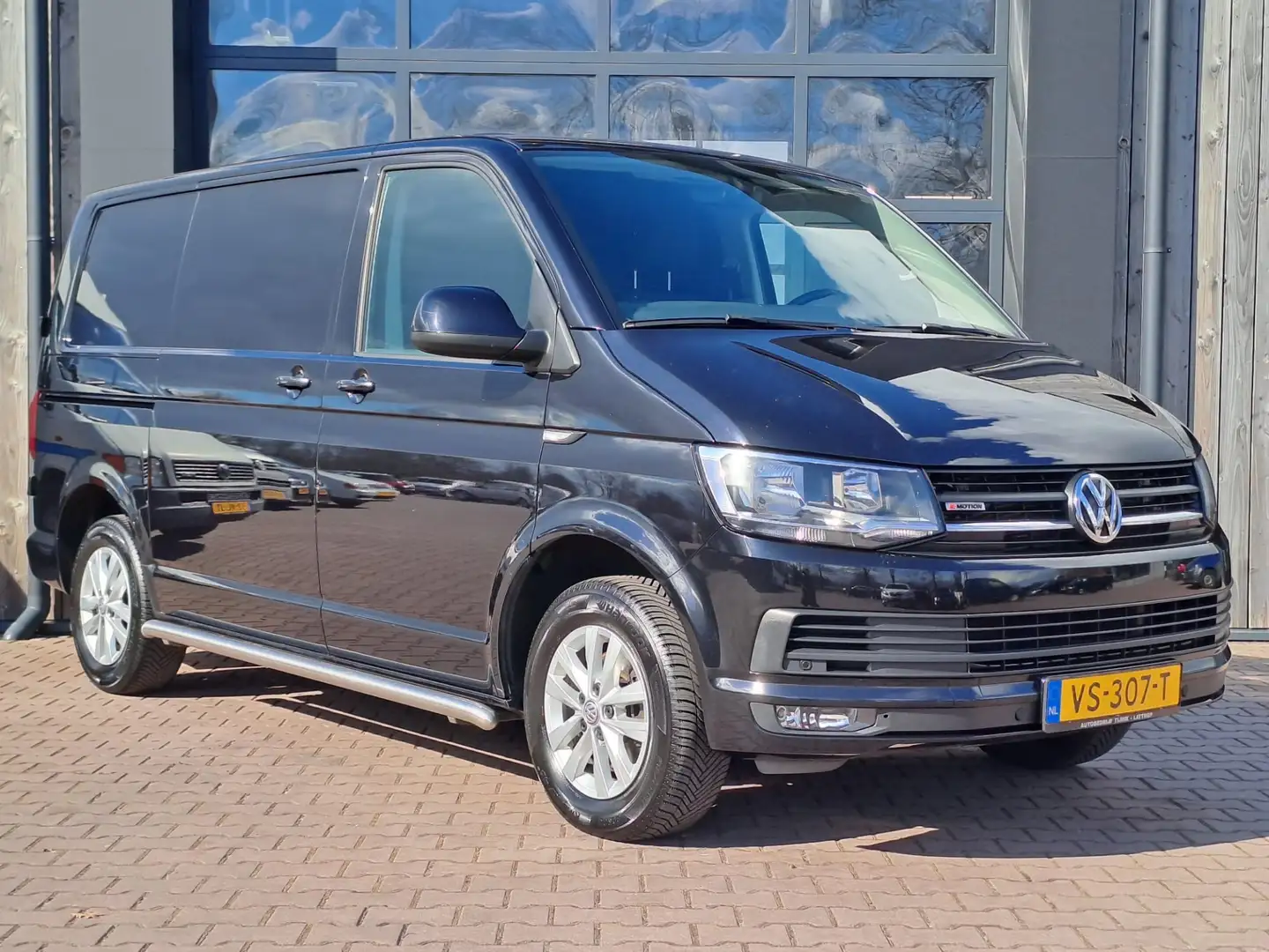 Volkswagen T6 Transporter 2.0 TDI L1H1 4MOTION Highline | Navi | Trekhaak | Negro - 2