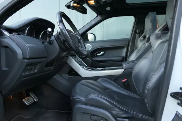 Land Rover Range Rover Evoque view 3