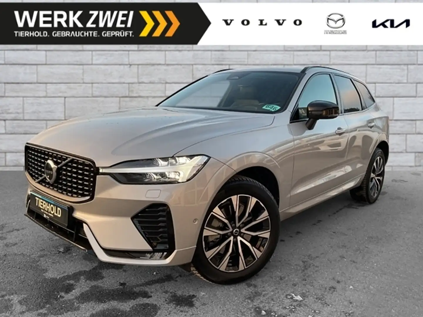 Volvo XC60 B4 Plus Dark 2WD ACC PANO 360° Allwetter Silber - 1