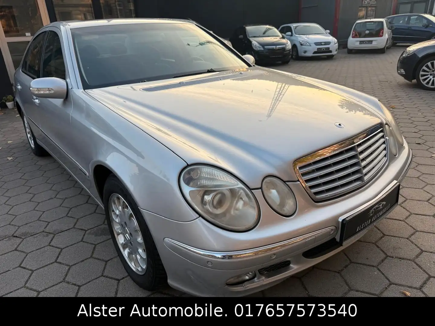 Mercedes-Benz E 220 E -Klasse Lim. E 220 CDI Automatik Silber - 1