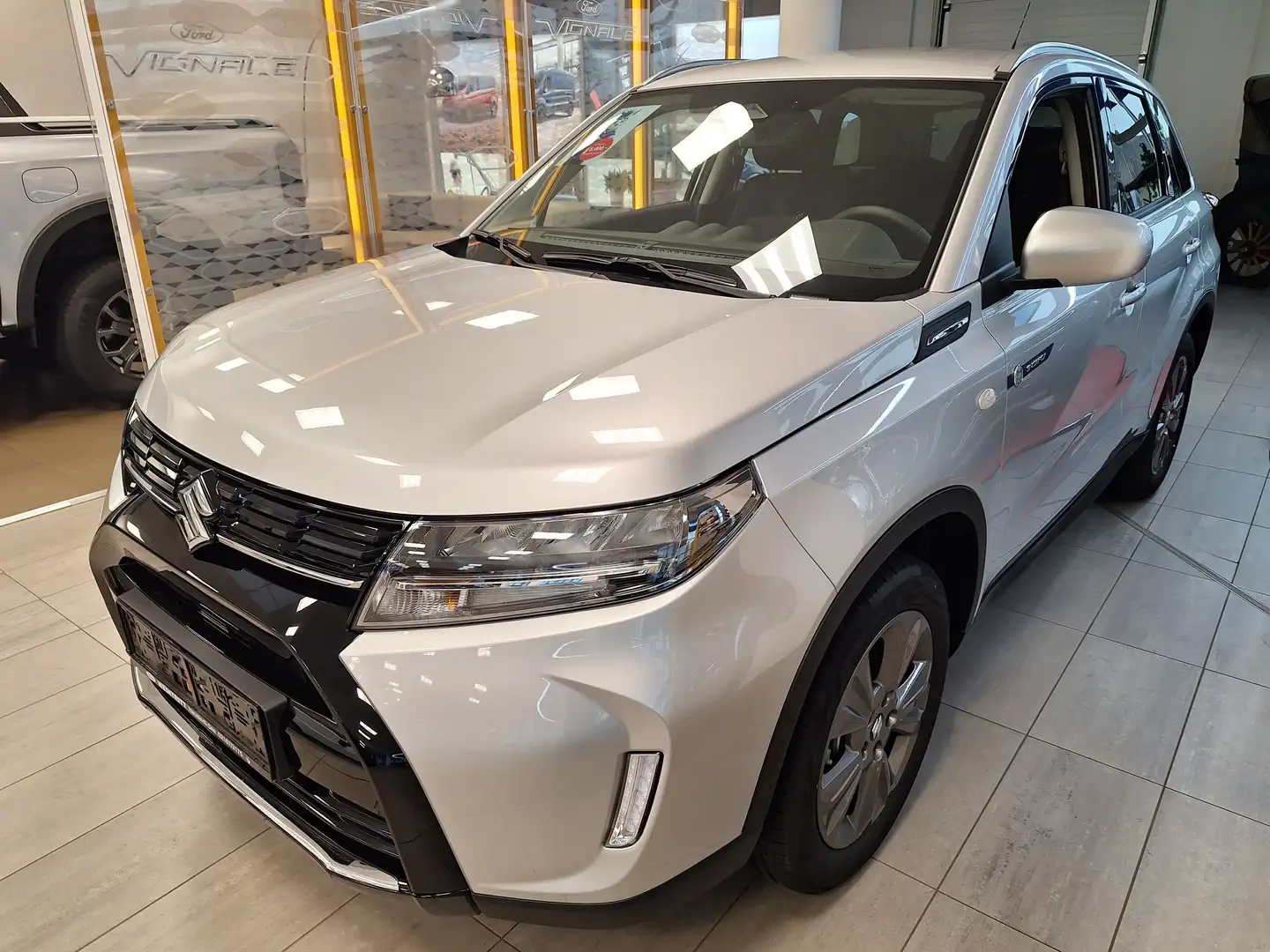 Suzuki Vitara 1.4 Hybrid shine Aut. Silber - 1