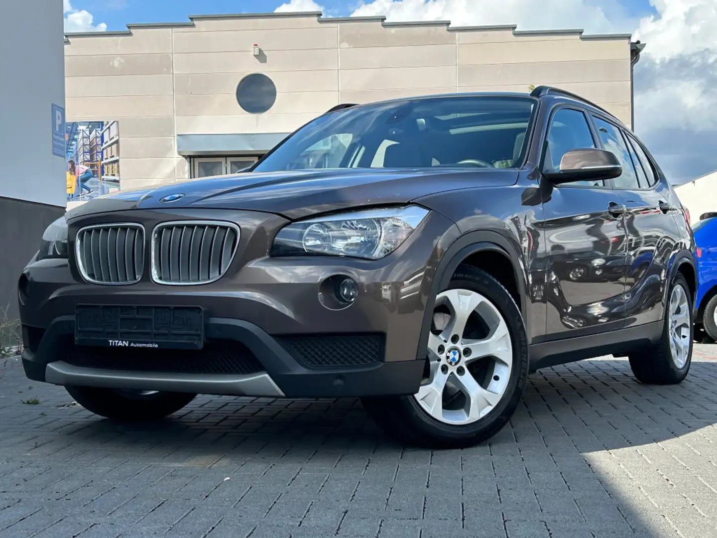BMW X1 20 d sDrive Pano H&K Marrón - 1