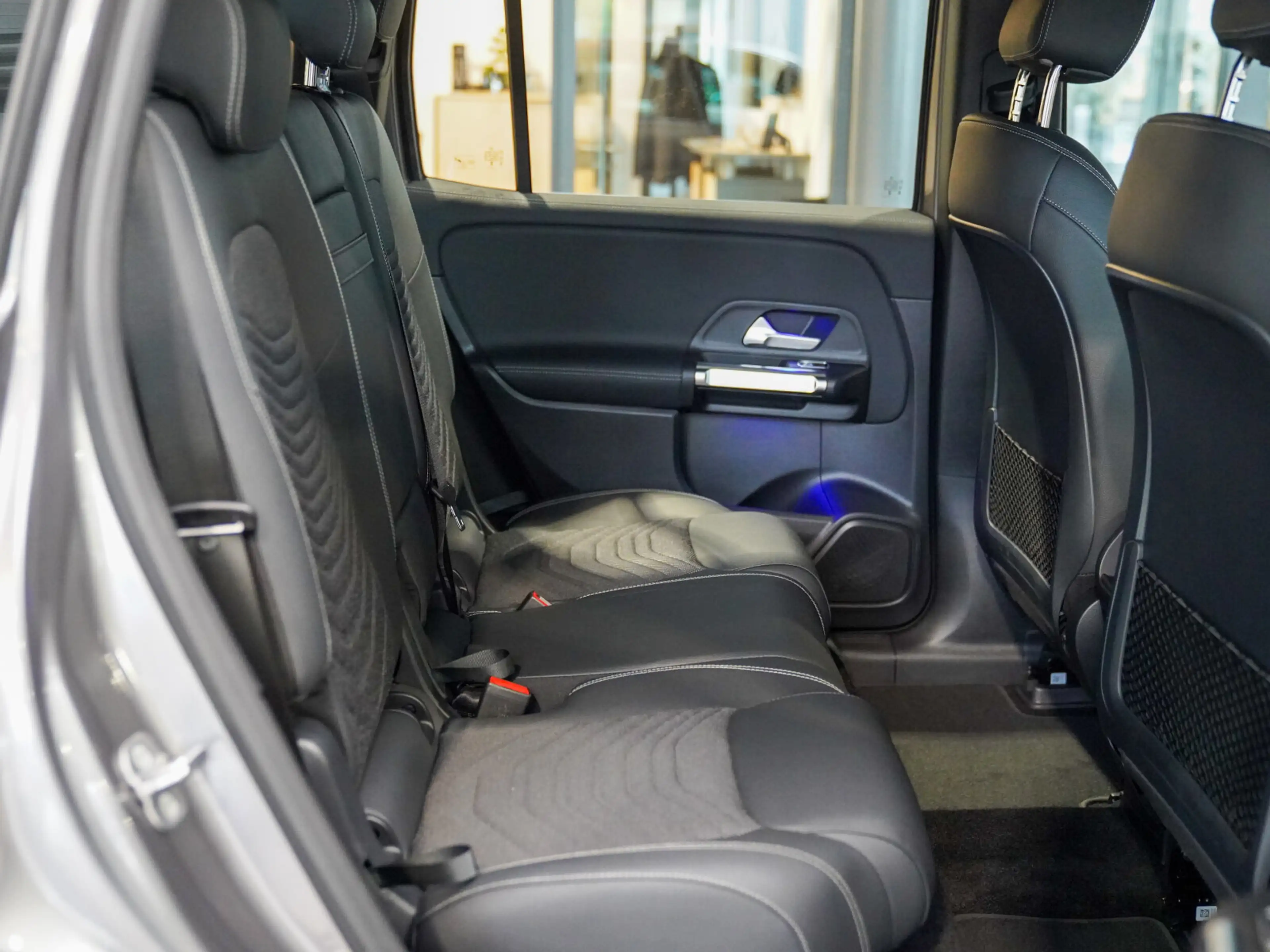 Mercedes-Benz EQB 250 + Progressive L-Batterie Kamera CarPlay — photo 8