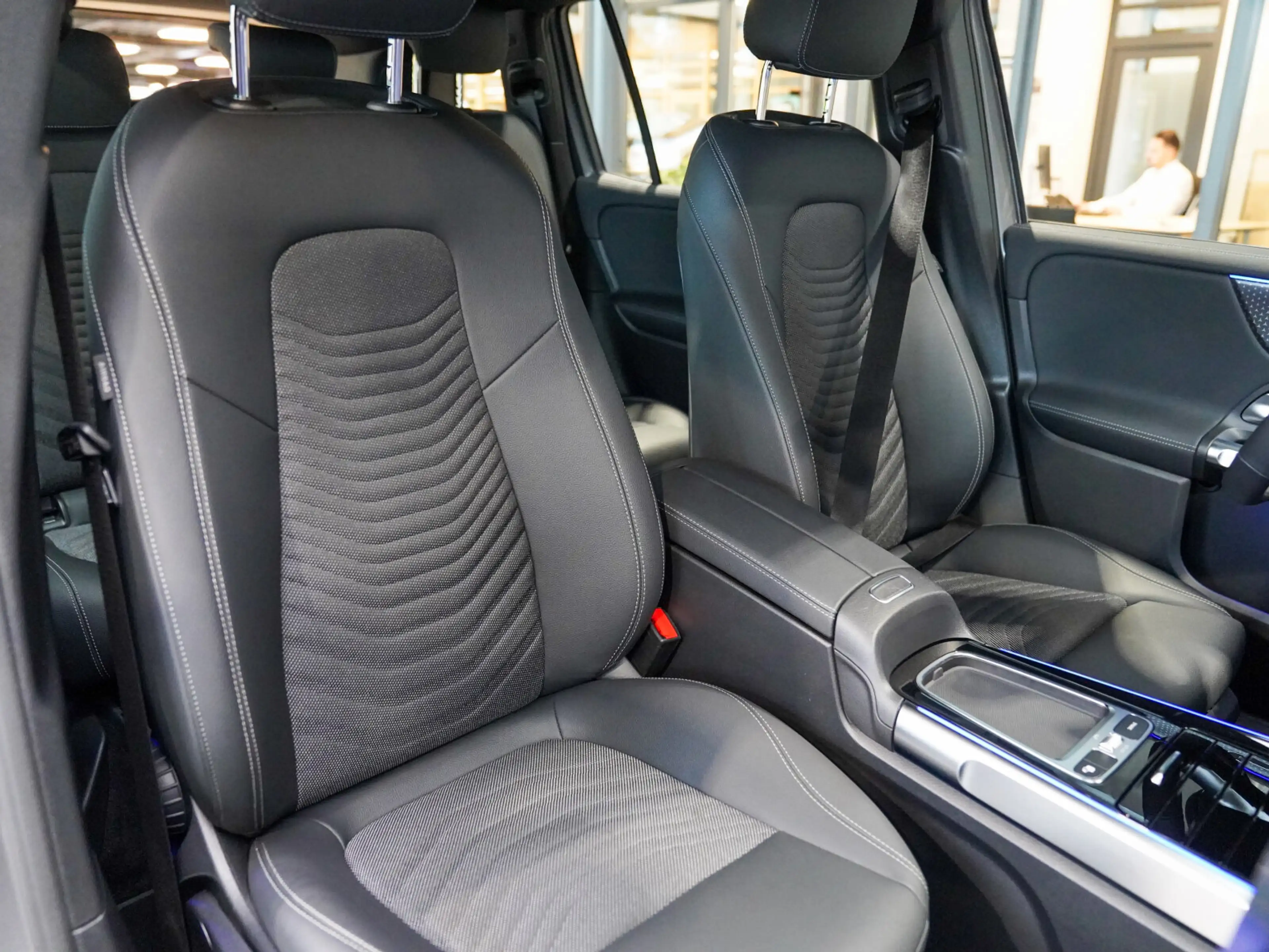 Mercedes-Benz EQB 250 + Progressive L-Batterie Kamera CarPlay — photo 5