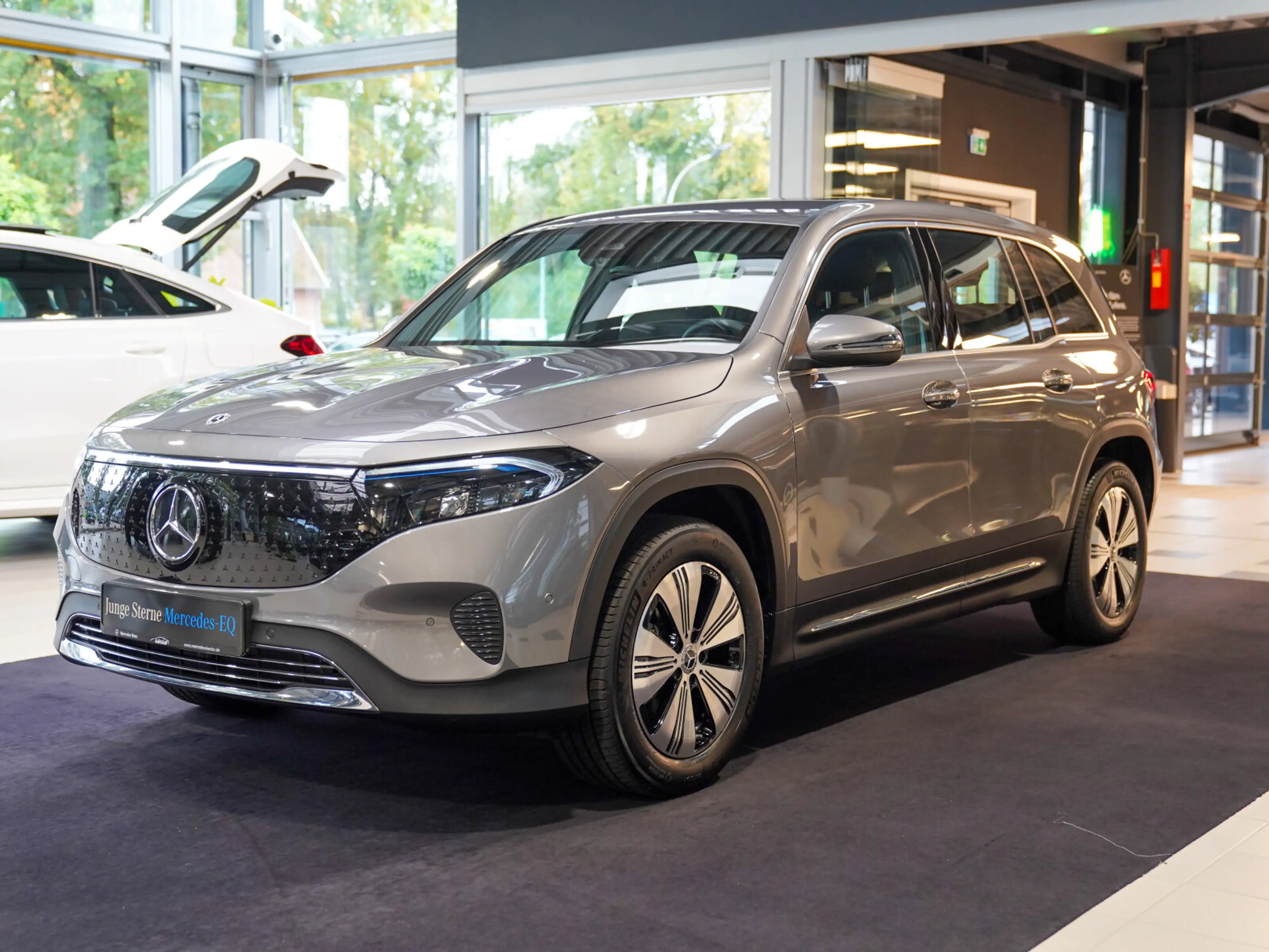 Mercedes-Benz EQB 250 + Progressive L-Batterie Kamera CarPlay — photo 14