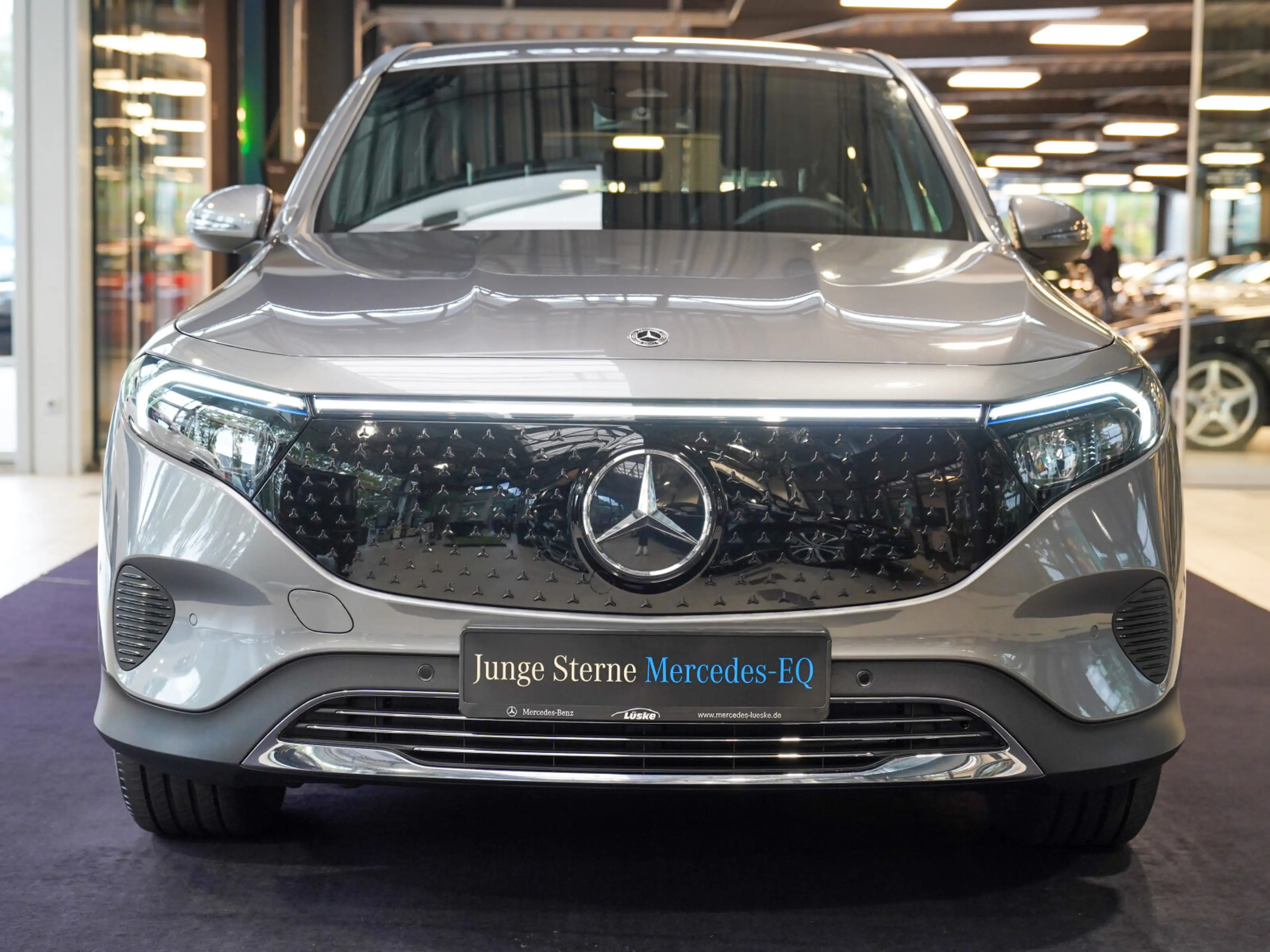 Mercedes-Benz EQB 250 + Progressive L-Batterie Kamera CarPlay — photo 2