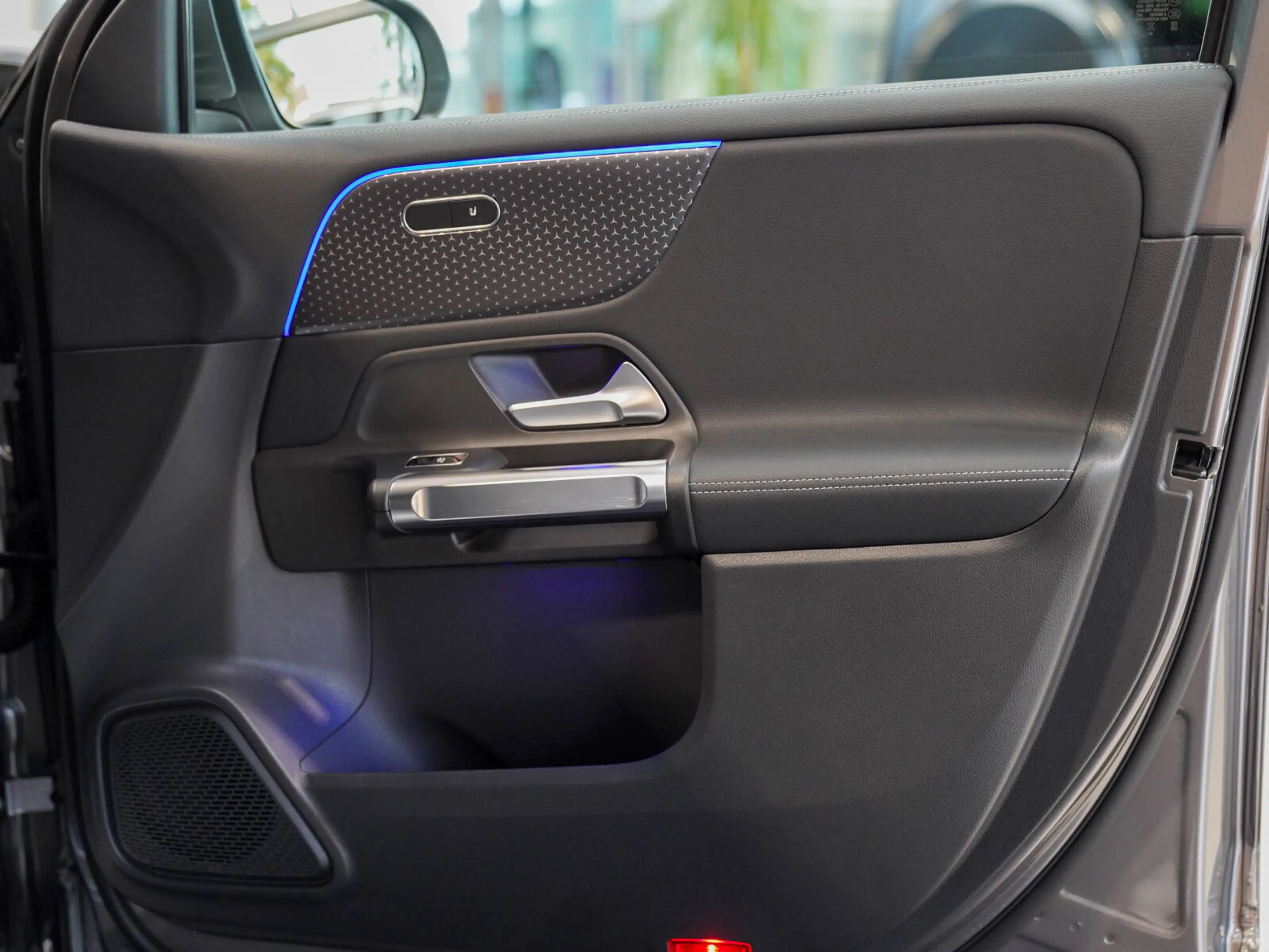 Mercedes-Benz EQB 250 + Progressive L-Batterie Kamera CarPlay — photo 6