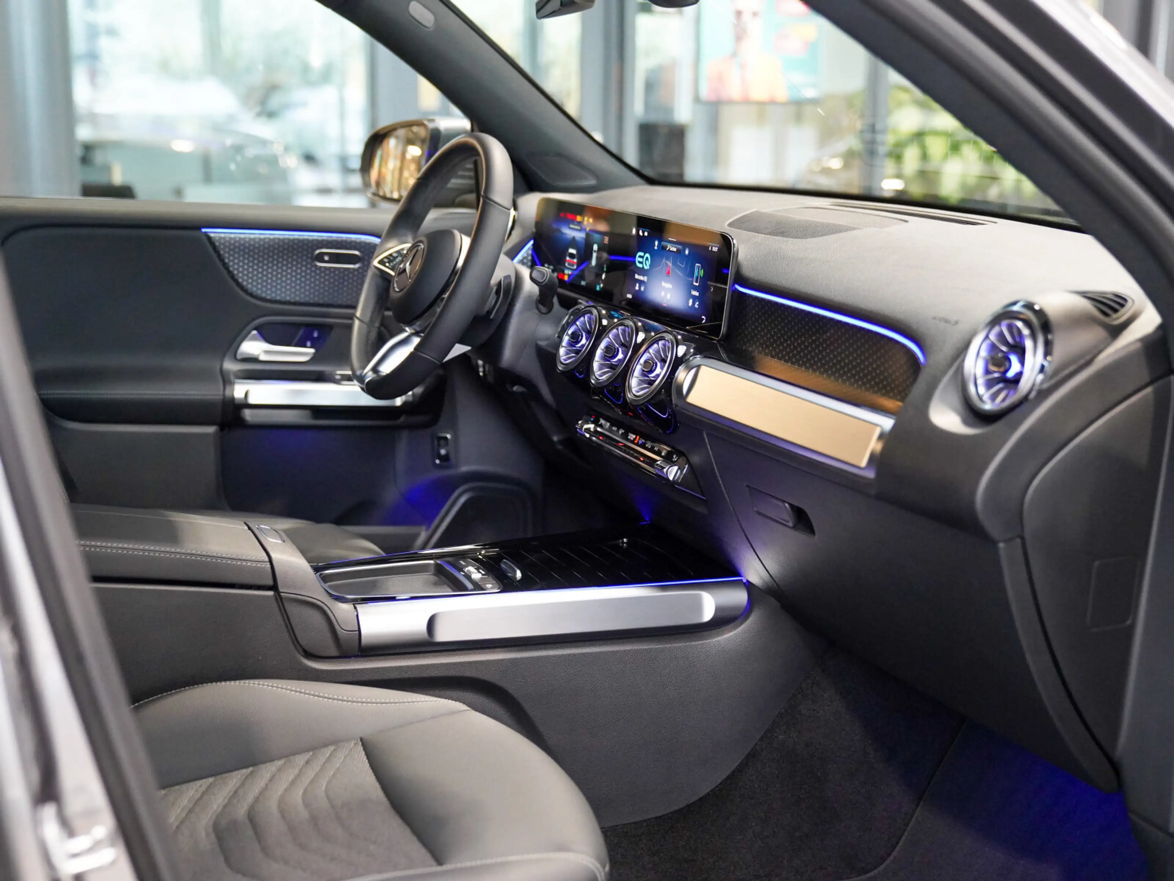 Mercedes-Benz EQB 250 + Progressive L-Batterie Kamera CarPlay — photo 4