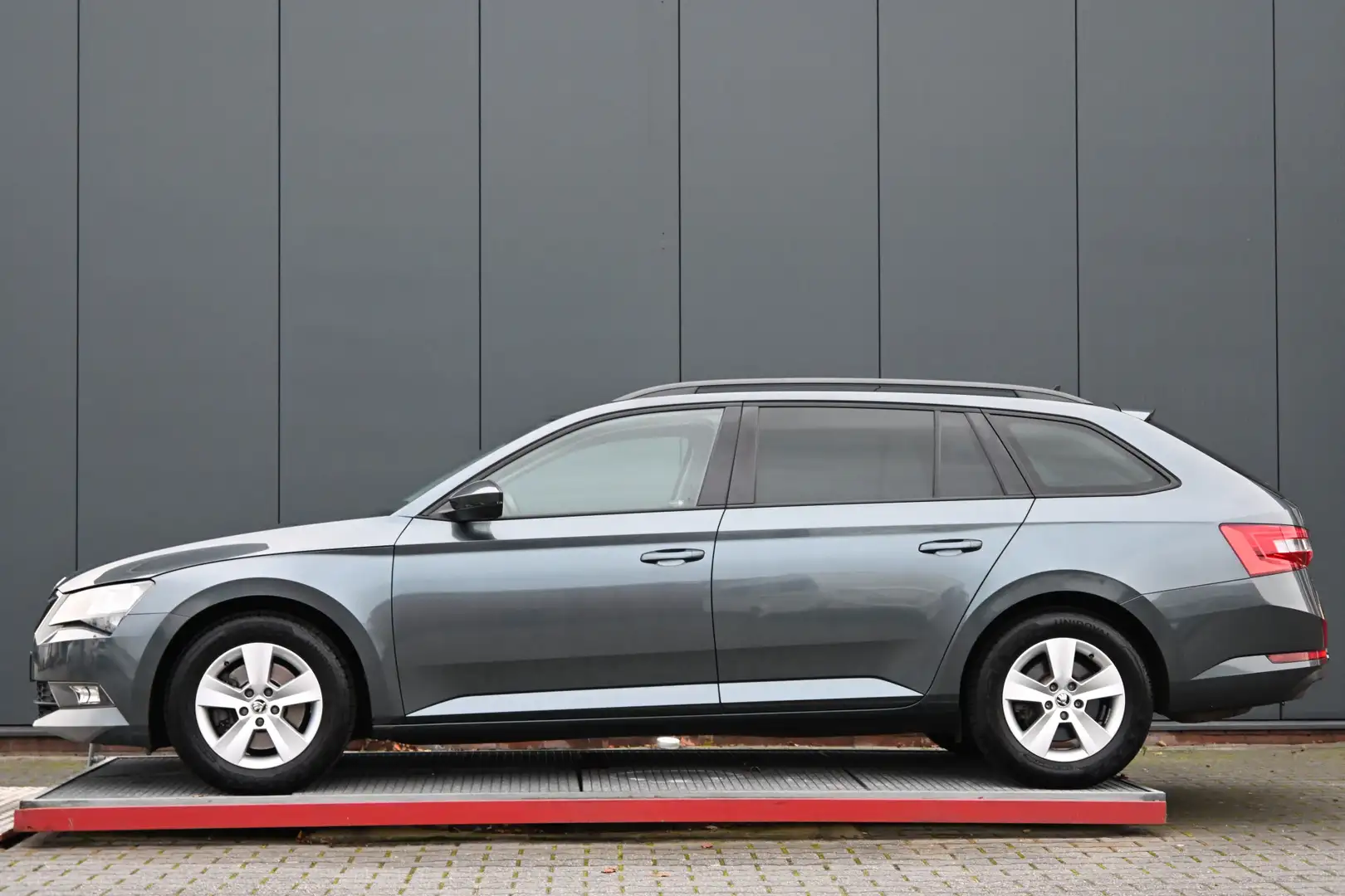 Skoda Superb Combi 1.4 TSI Active Business trekhaak Gris - 2