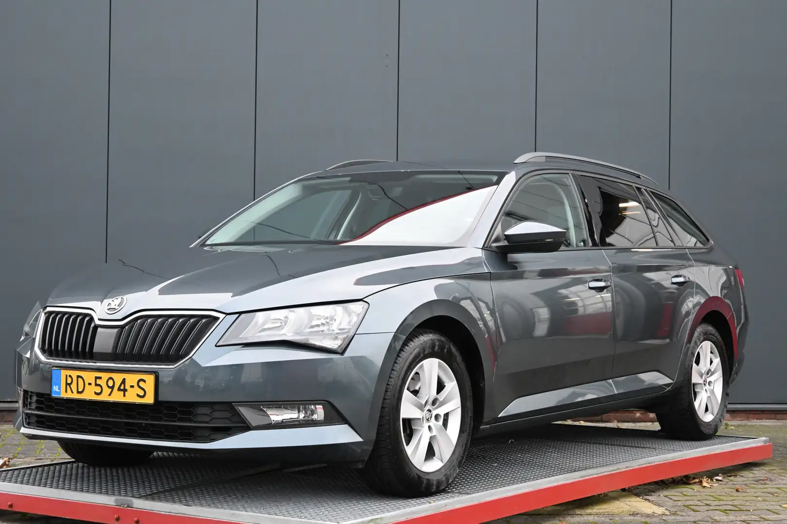 Skoda Superb Combi 1.4 TSI Active Business trekhaak Gris - 1
